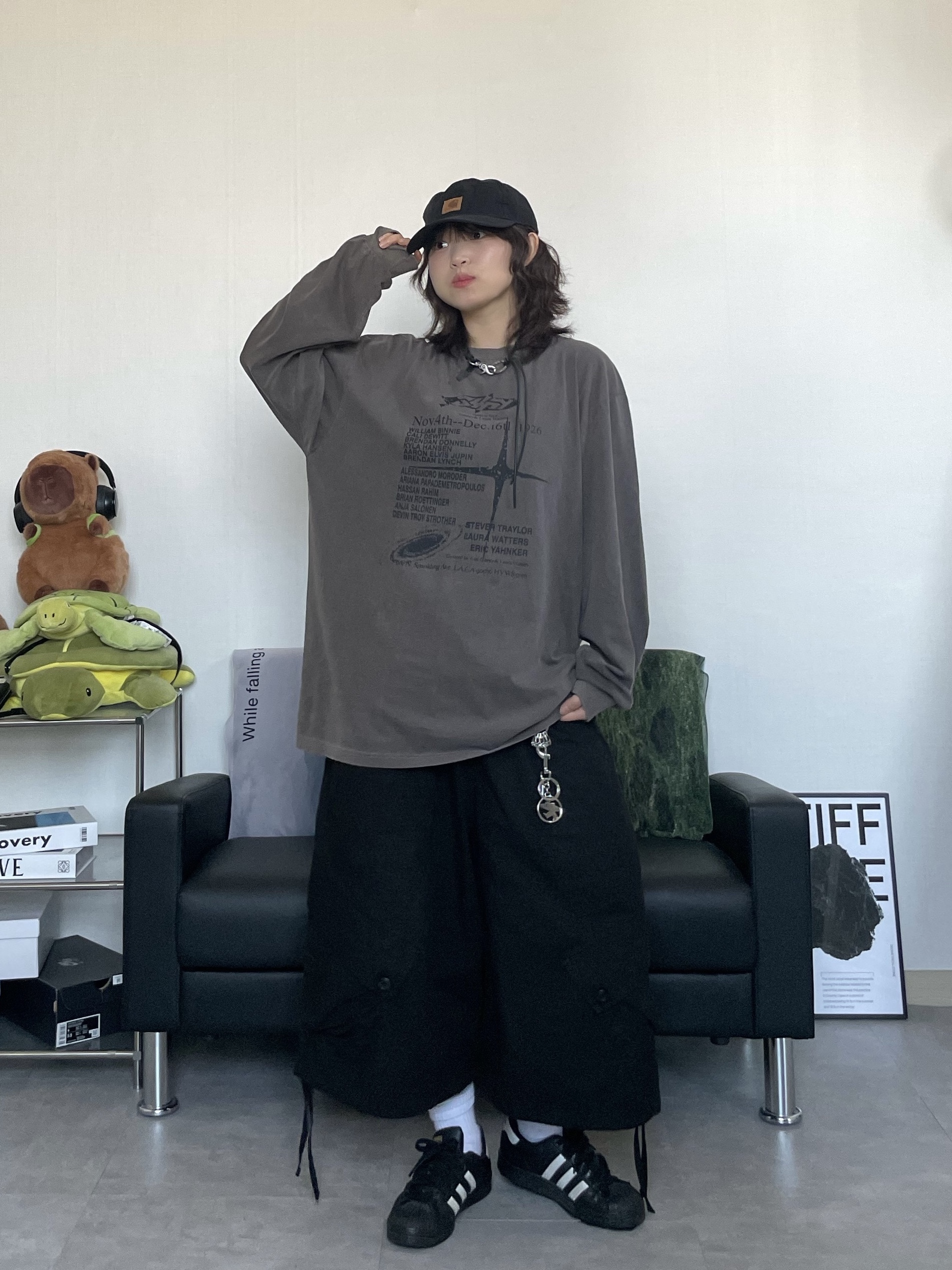 Carhartt Canvas Cap Black, Our Legacy Ladon Leather Keychain Black 착용 스타일 - 1