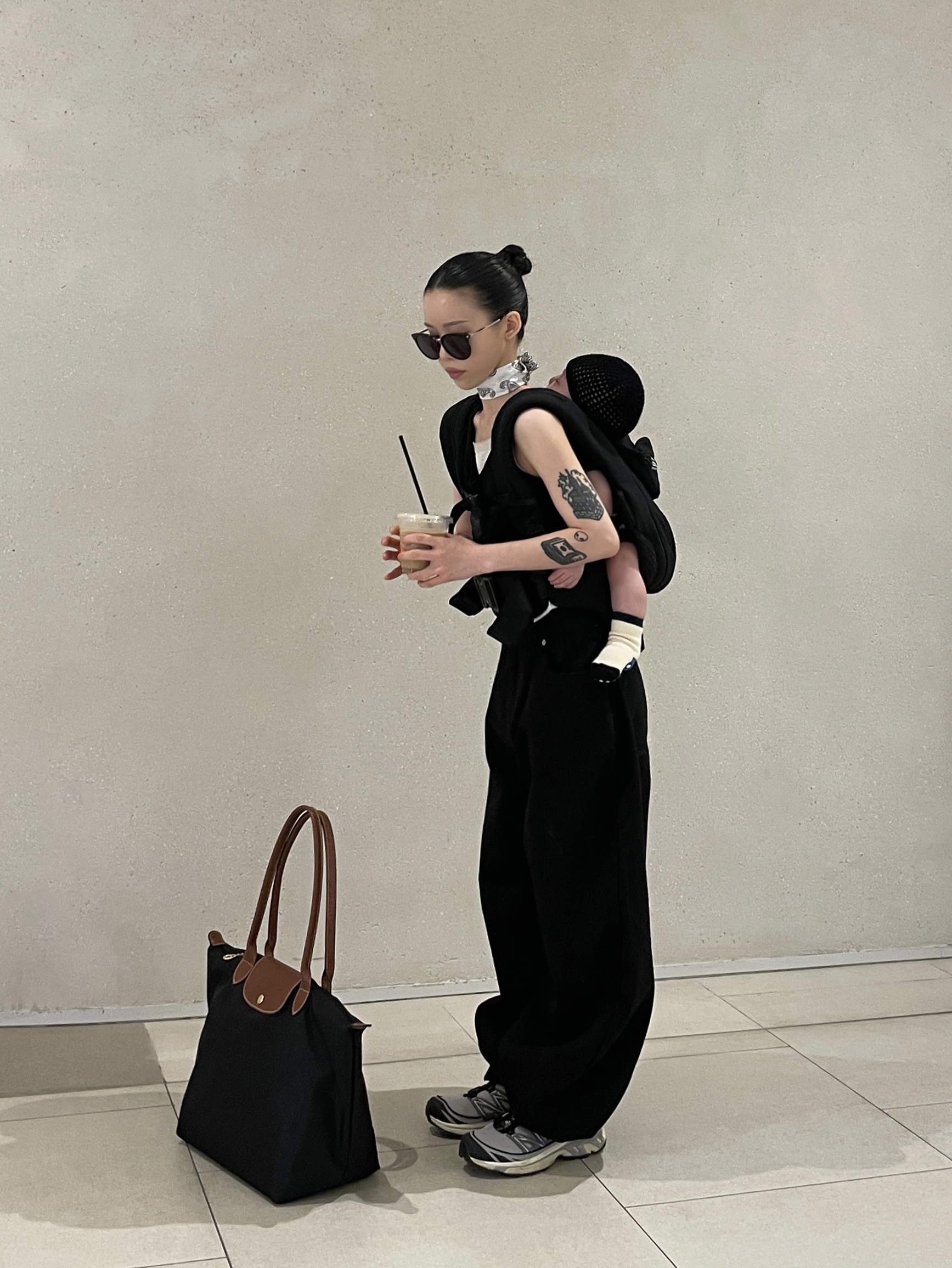 Longchamp Le Pliage Original Tote Bag L Black, Salomon XT-6 Expanse Alloy Quiet Shade 착용 스타일 - 1