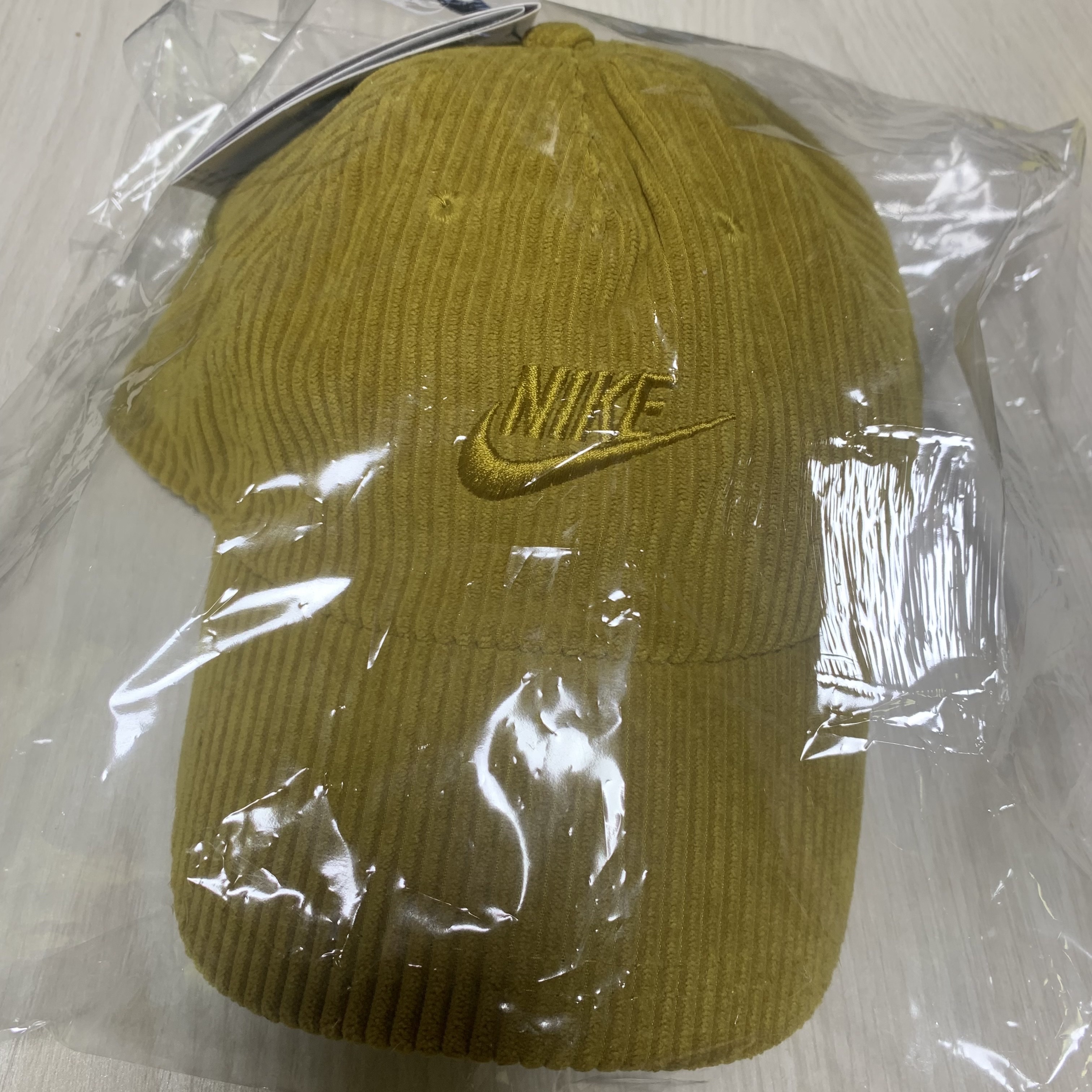 Nike Club Unstructured Corduroy Cap Bronzine 착용 스타일