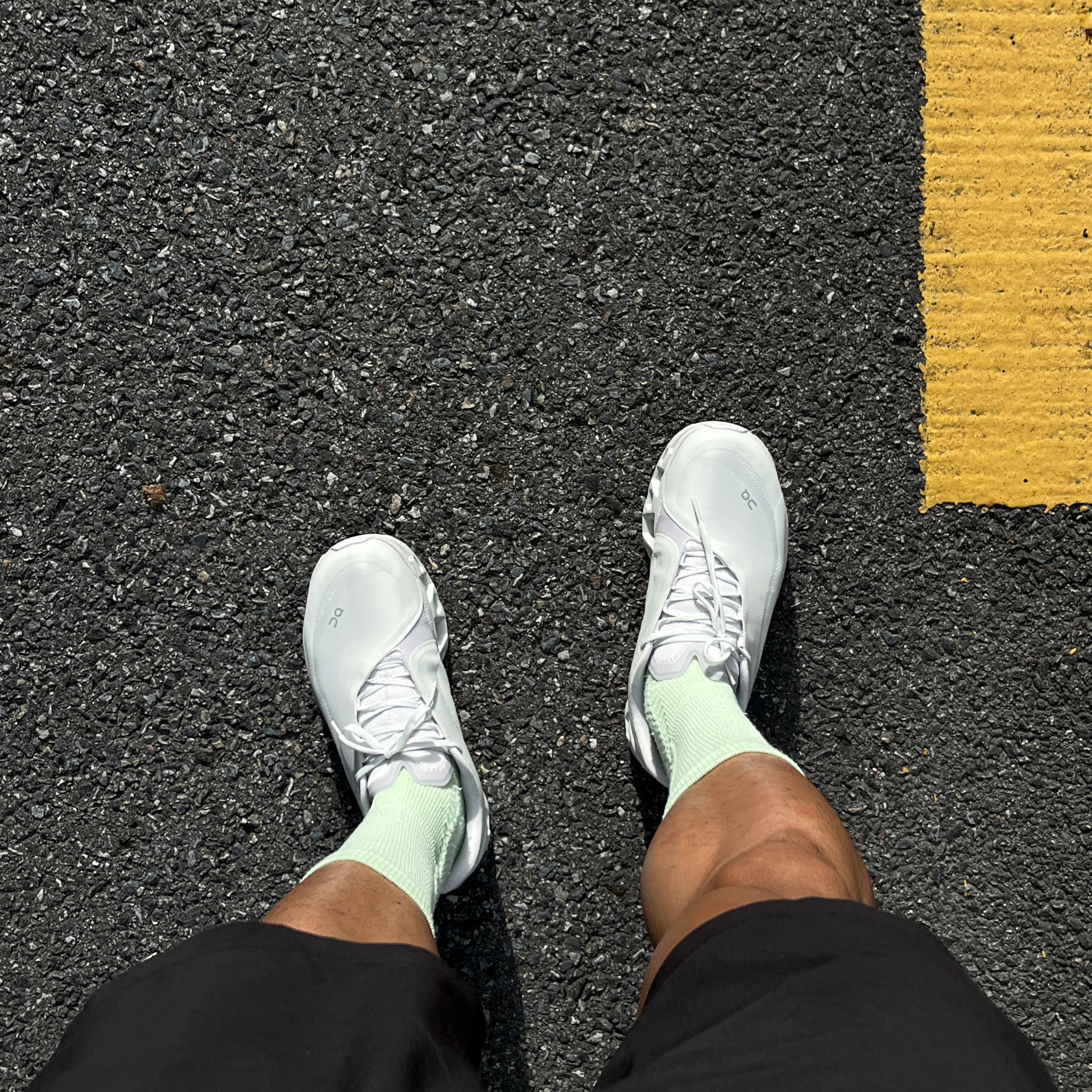 On Running x Post Archive Faction (Paf) Cloudmonster 2 Vapor Frost 착용 스타일 - 2
