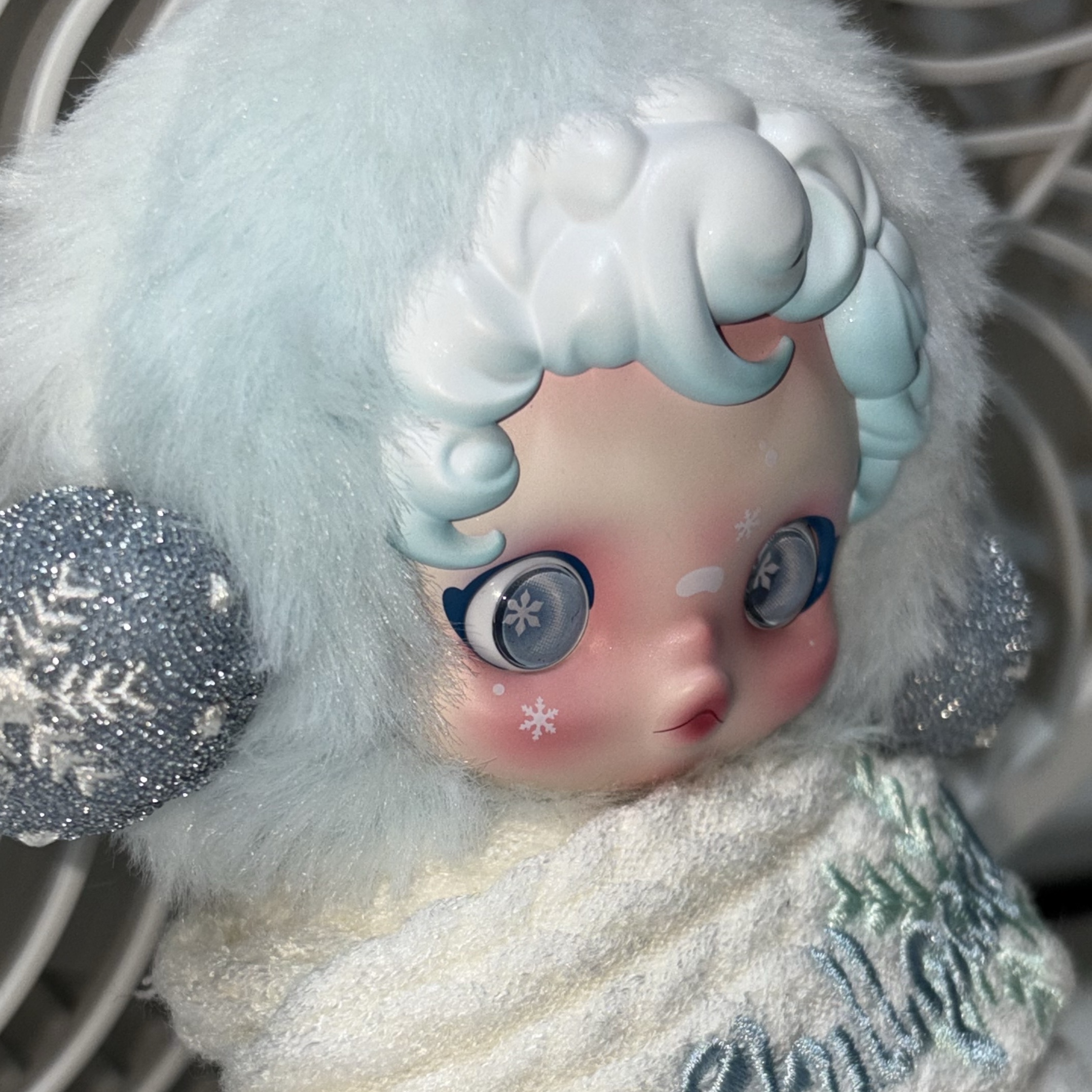 Pop Mart Skullpanda Winter Symphony Series Keyring Song of Snow (Opened Case) 착용 스타일 - 2