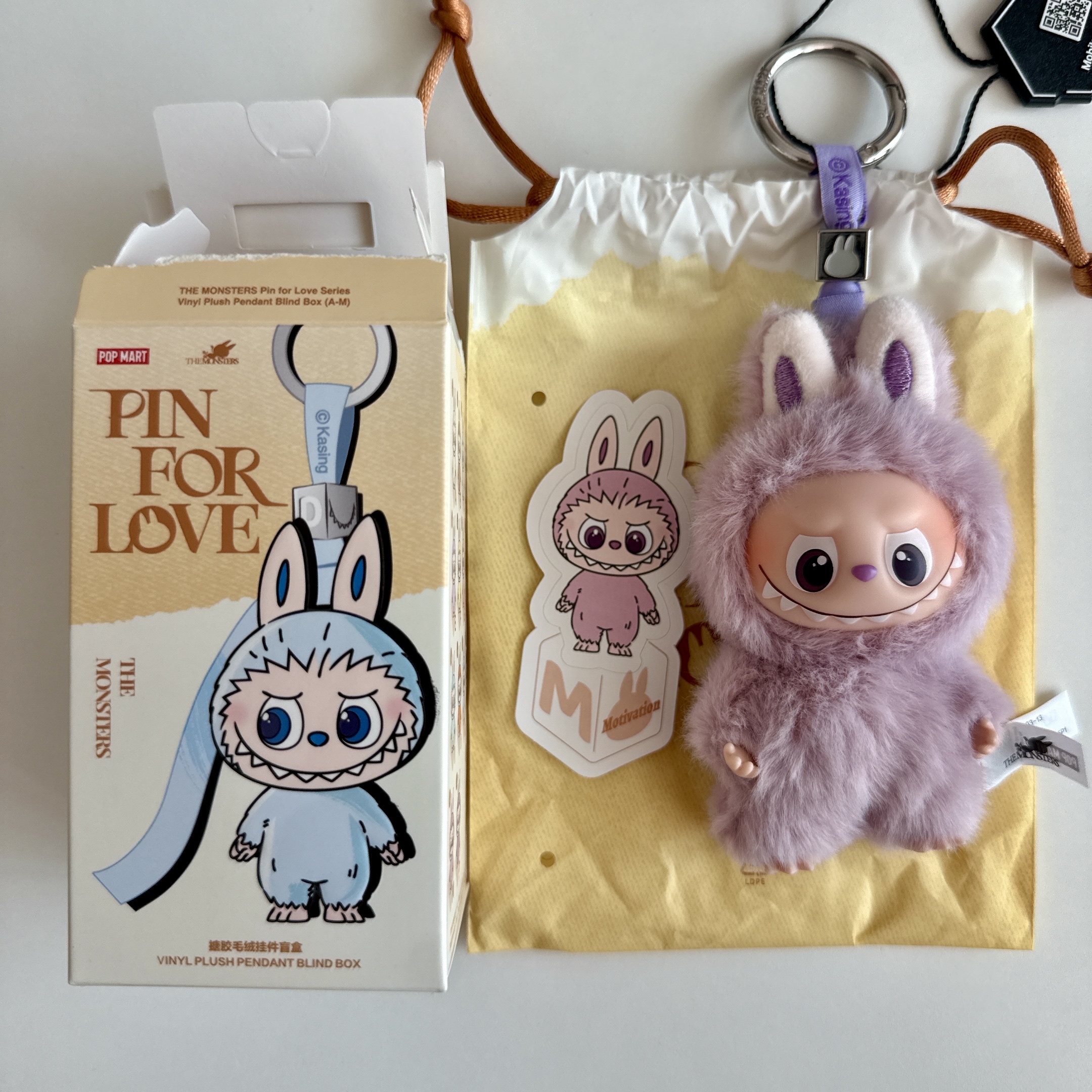 Pop Mart Labubu The Monsters Pin For Love Series Vinyl Plush Pendant (A-M) M (Opened Case) 착용 스타일