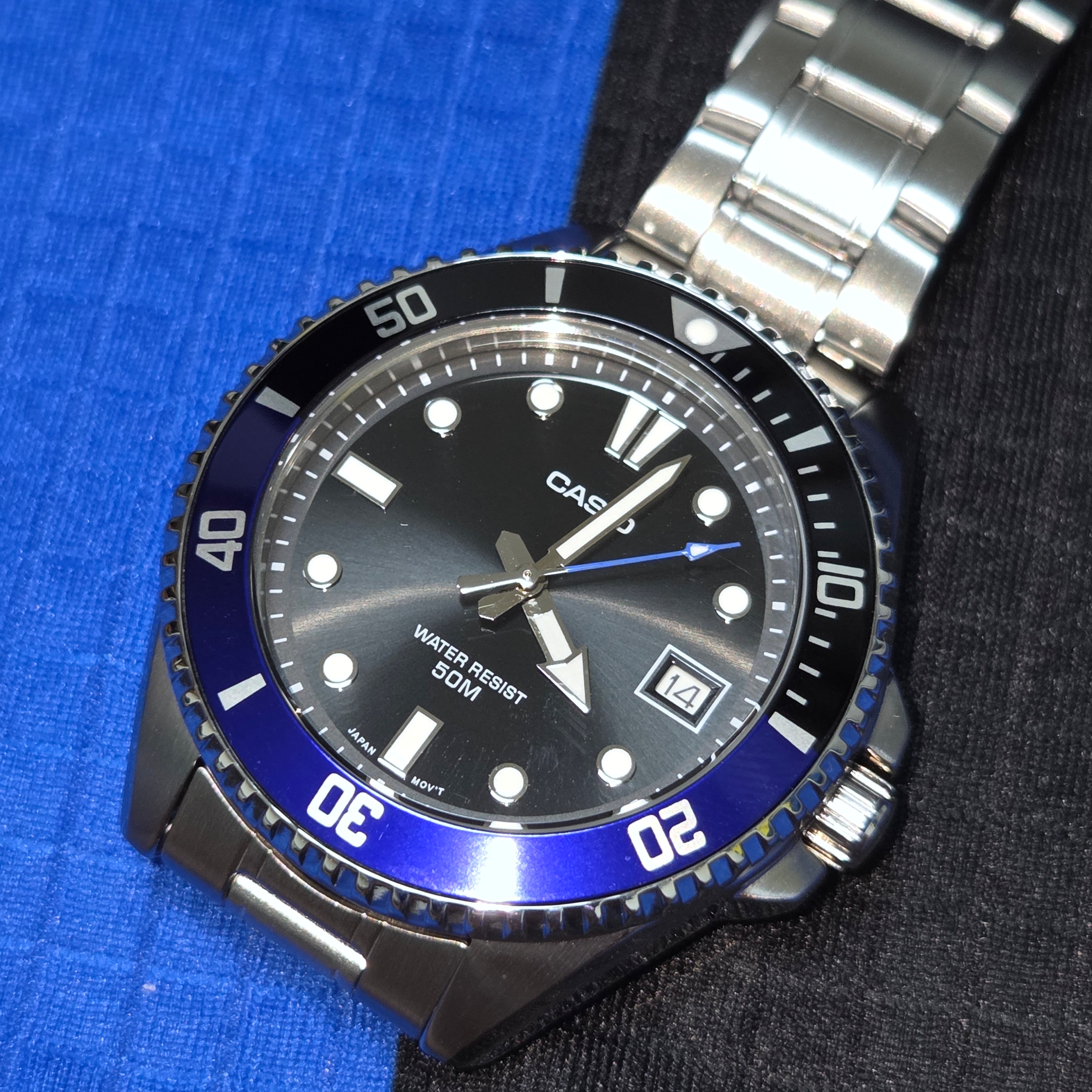 Casio MDV-10D-1A2VDF 착용 스타일 - 2
