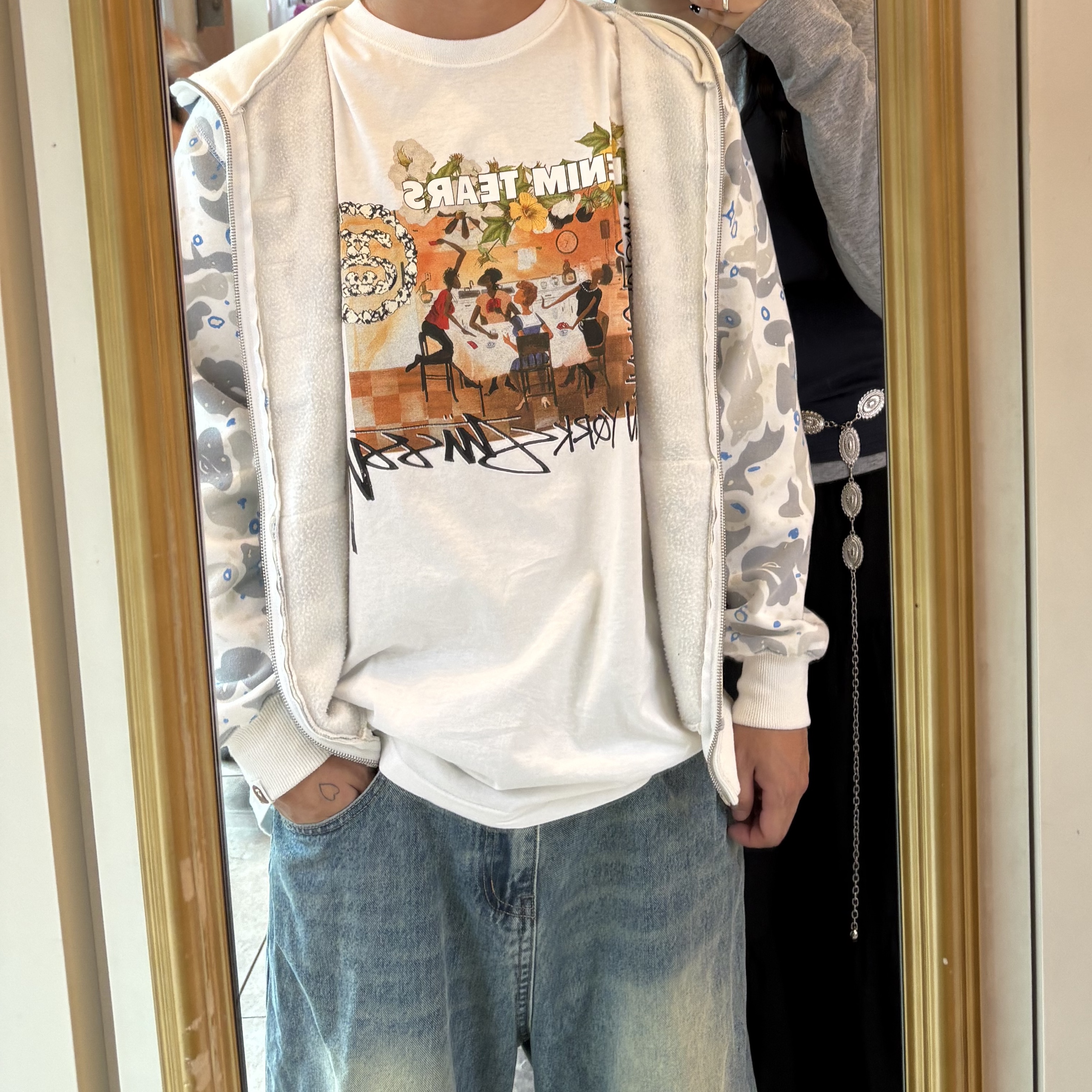 Stussy x Denim Tears Annie Lee T-Shirt White, AMOU Essential Bermudapants 착용 스타일 - 1