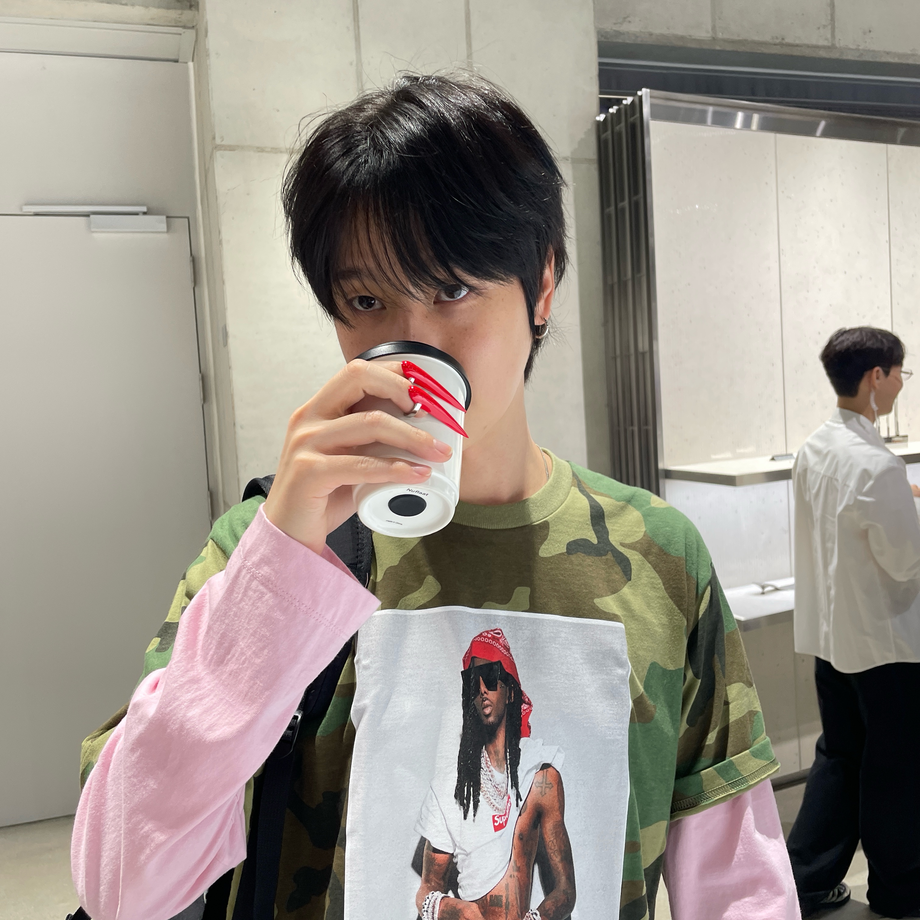 Supreme Playboi Carti T-Shirt Woodland Camo - 25FW 착용 스타일 - 3