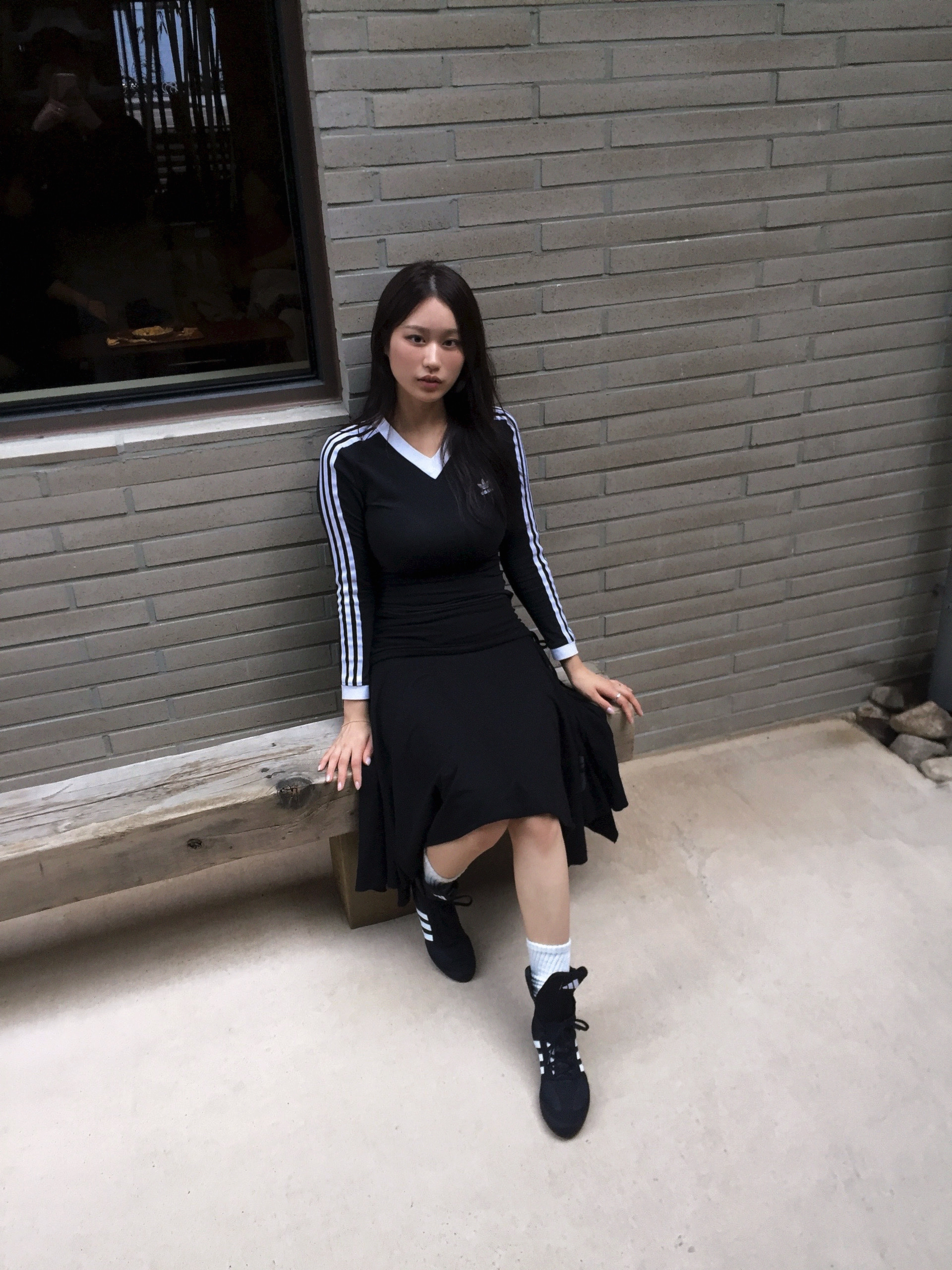 Adidas Box Hog 2.0 Boots Core Black Cloud White, (W) Adidas V-Neck Long Sleeve T-Shirt Black - KR Sizing 착용 스타일