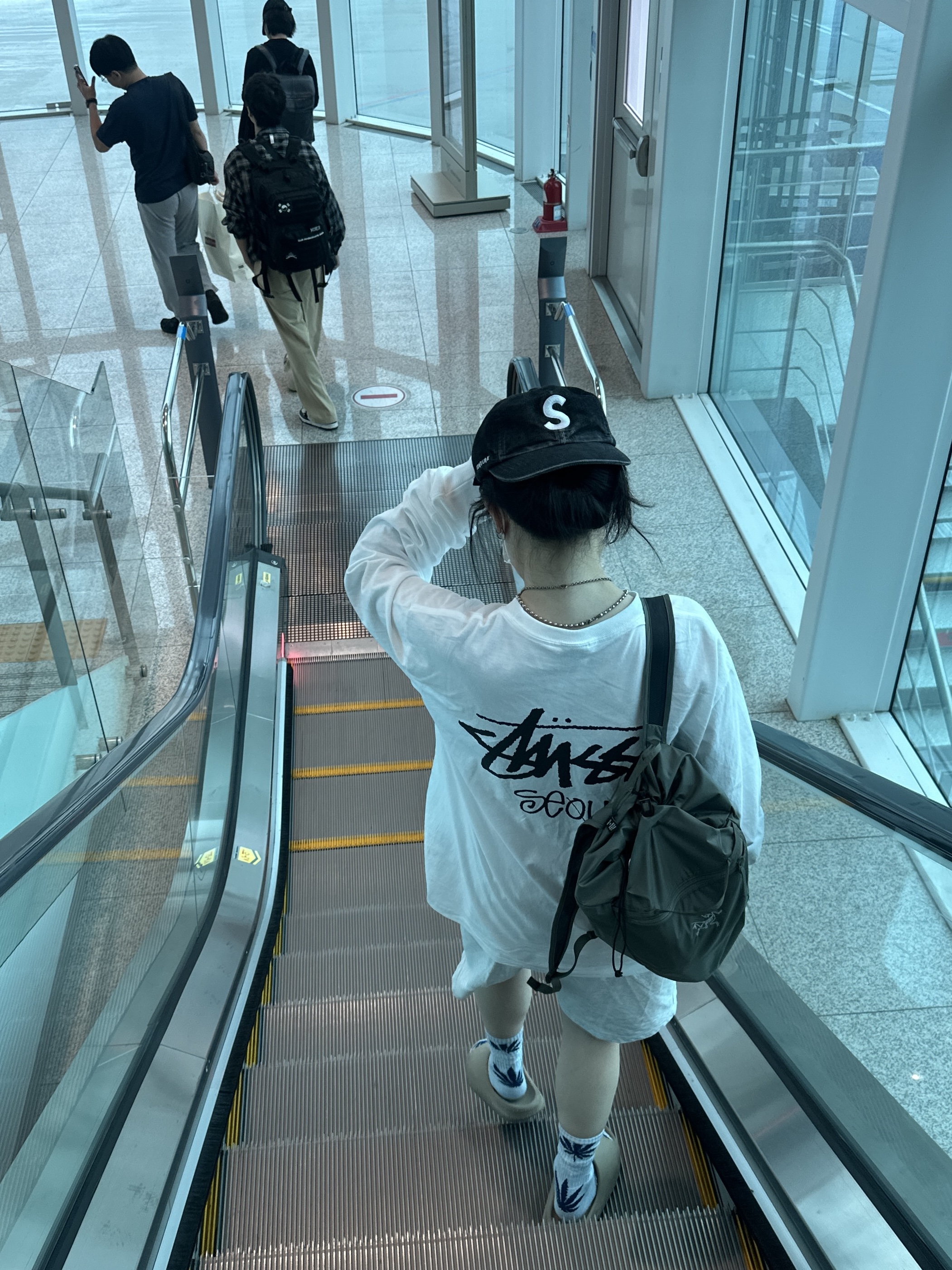 Supreme Pigment Coated S Logo 6-Panel Black - 25SS 착용 스타일