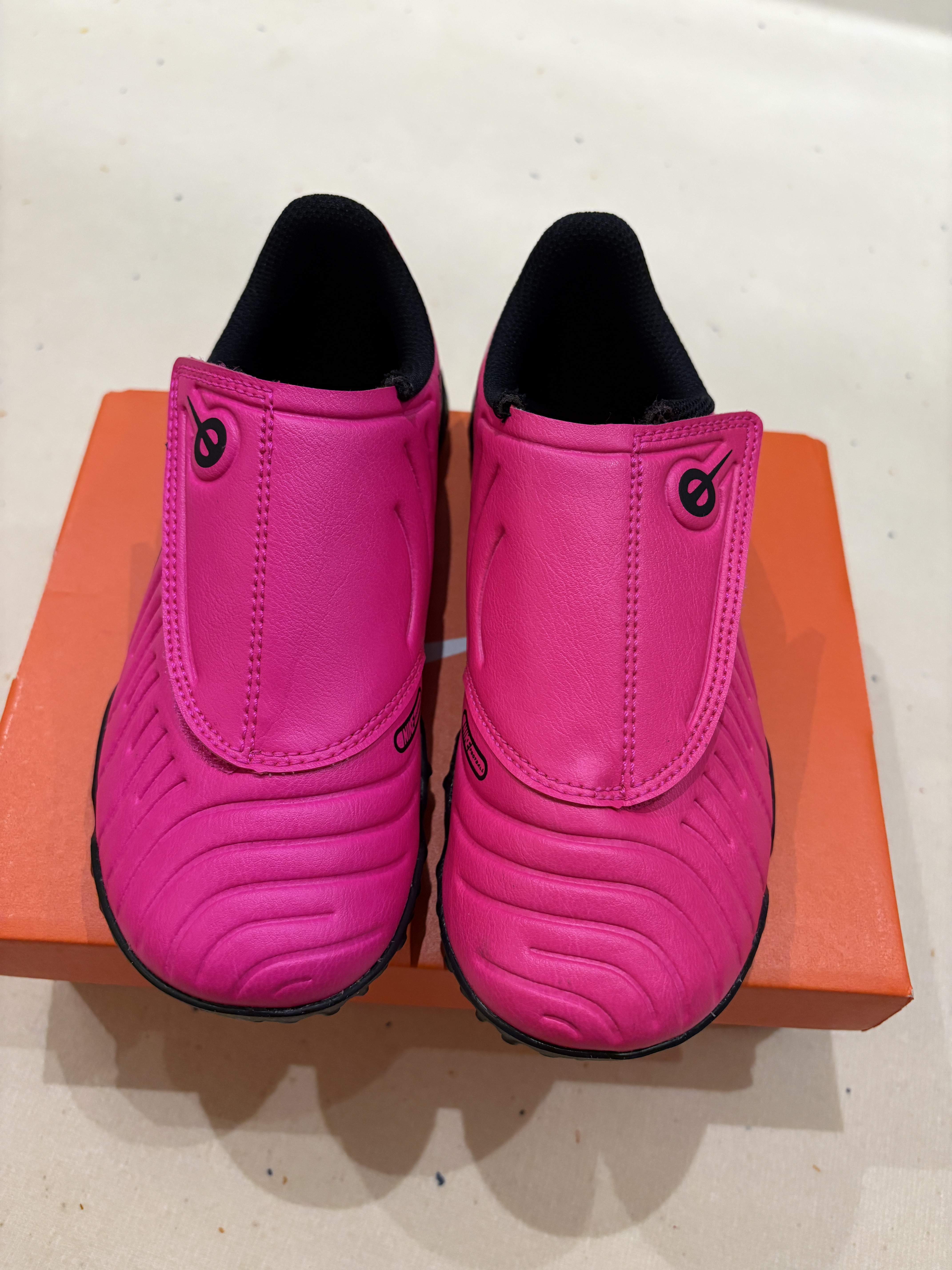 (GS) Nike Zoom Tiempo Legend 10 Club TF Fierce Pink Black 착용 스타일 - 3