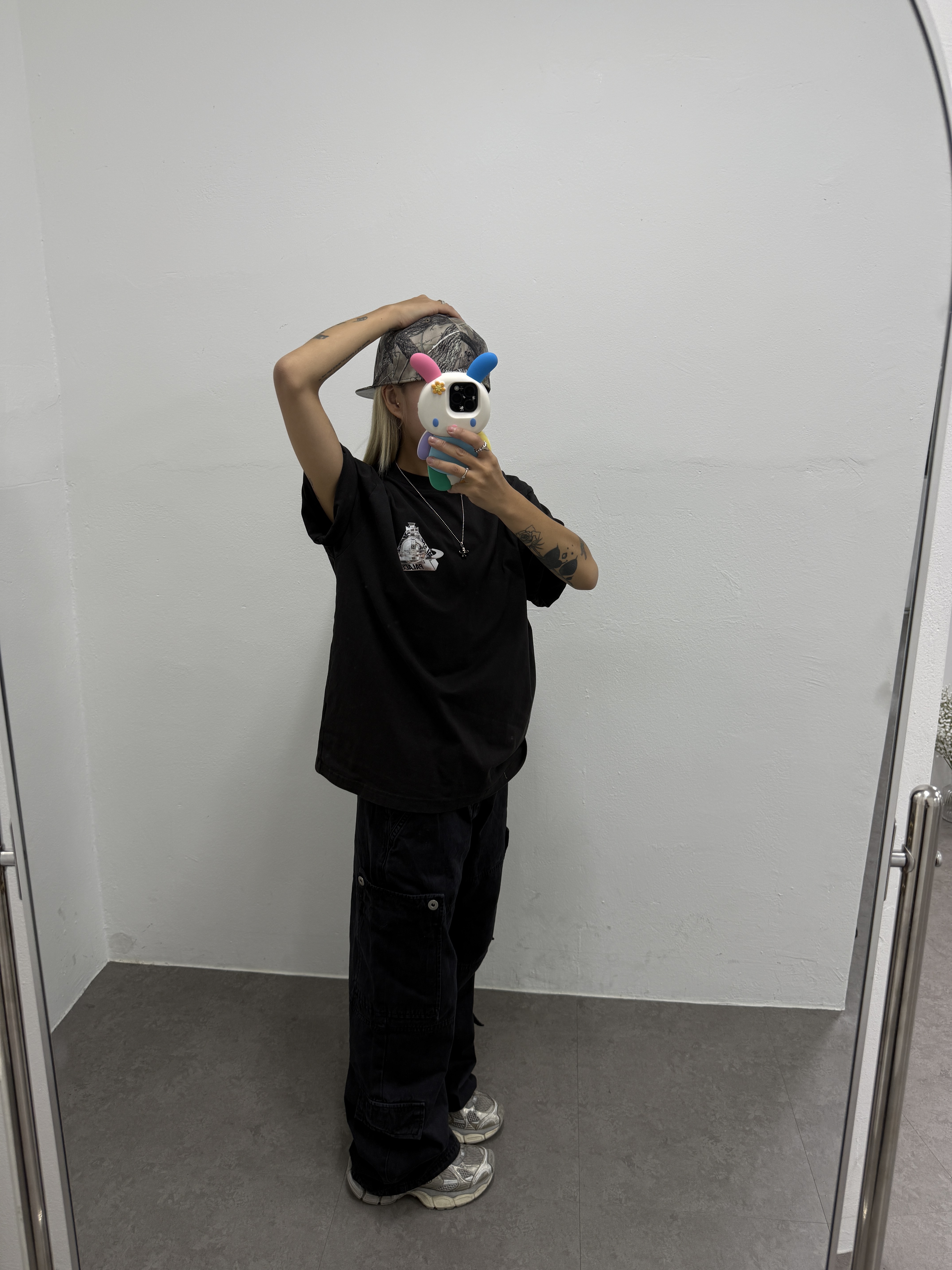 Palace x Vivienne Westwood T-Shirt Black - 24FW 착용 스타일