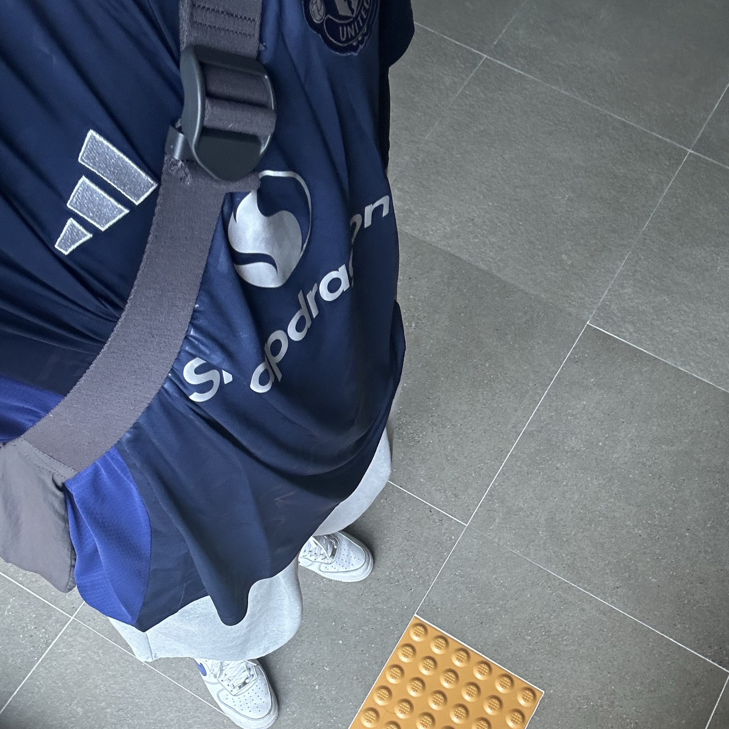 Adidas Manchester United 2024/25 Away Jersey Night Indigo - KR Sizing (Non Marking Ver.) 착용 스타일