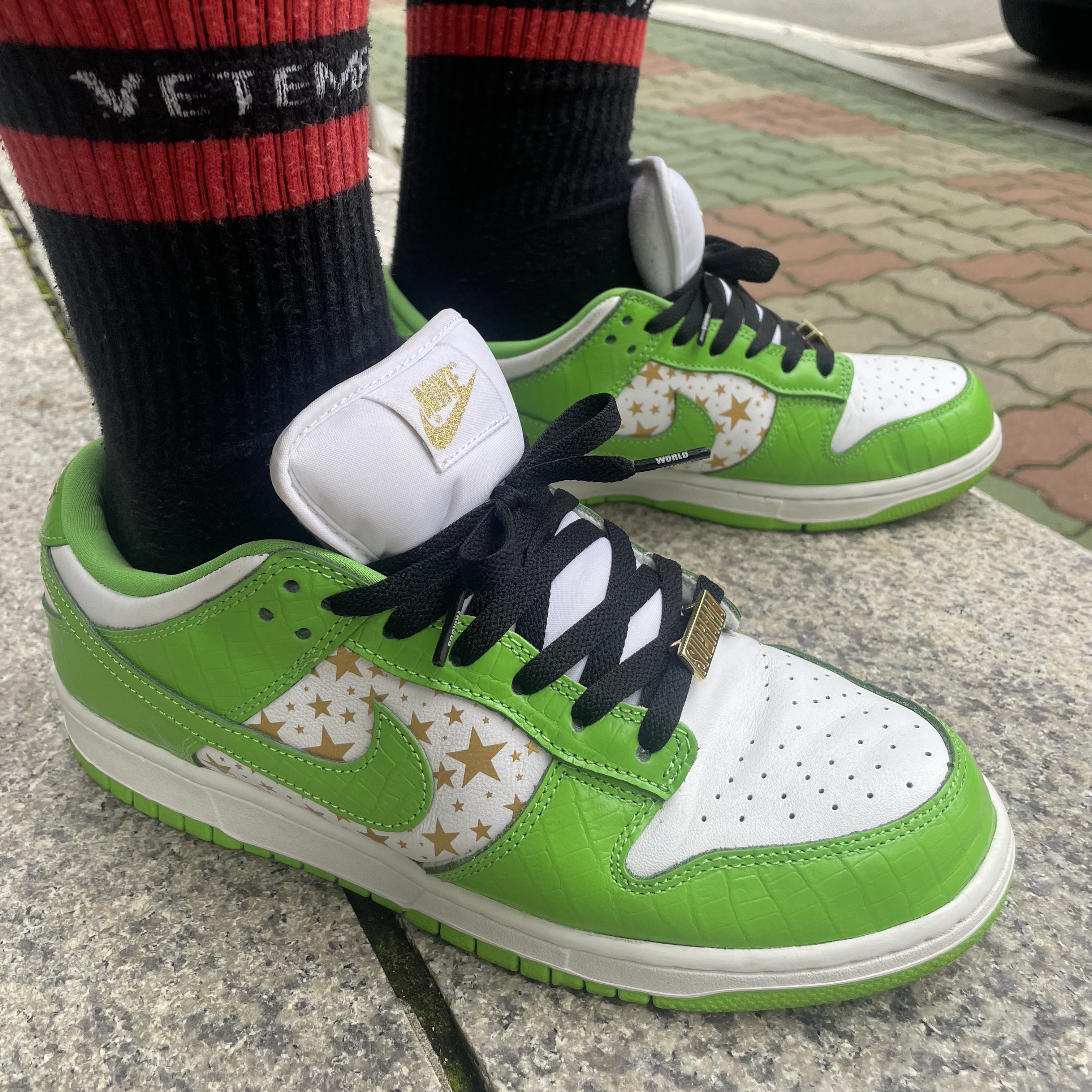 Nike x Supreme SB Dunk Low Mean Green 착용 스타일 - 3