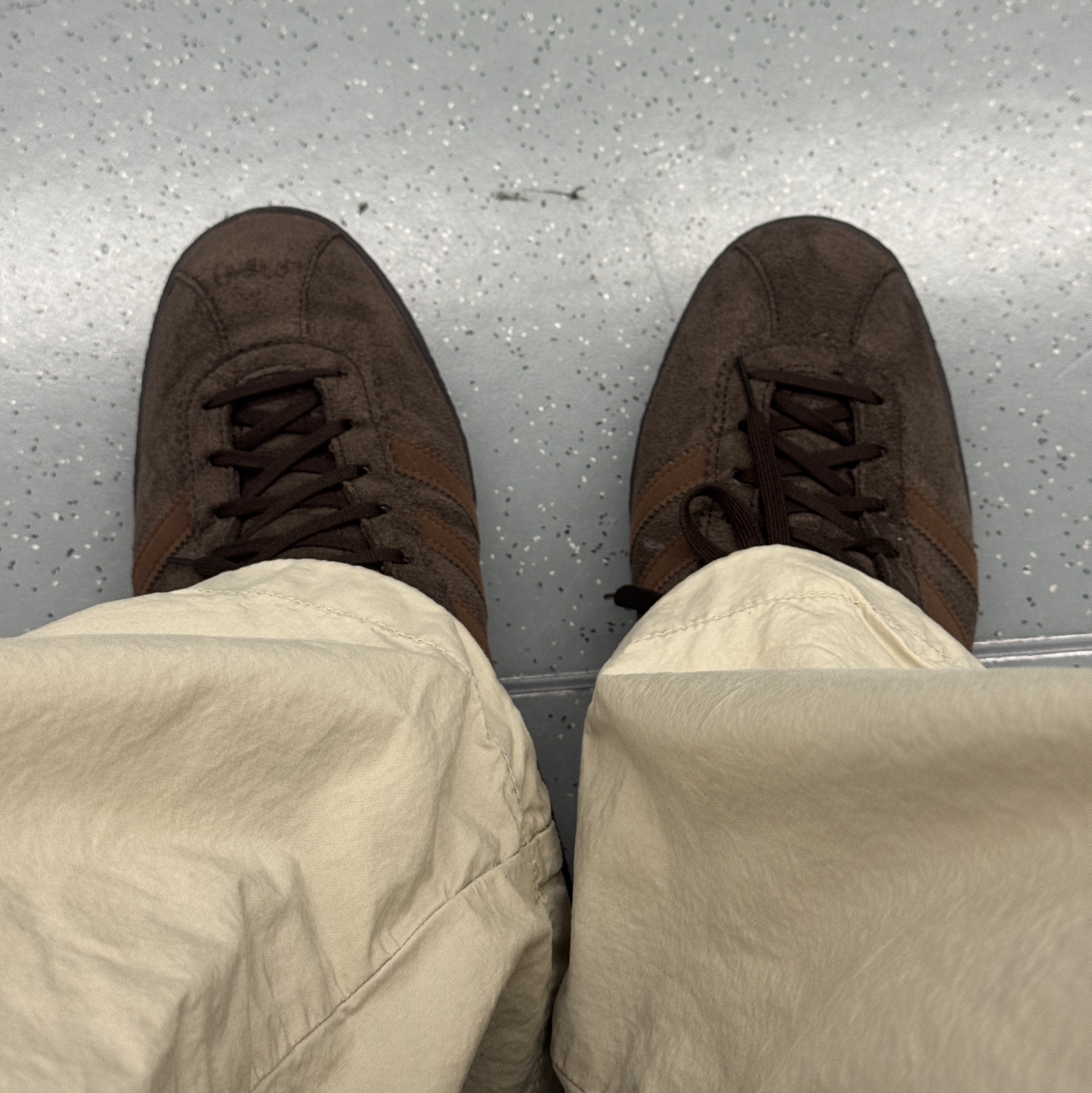 Adidas Tobacco Gruen Dark Brown 착용 스타일