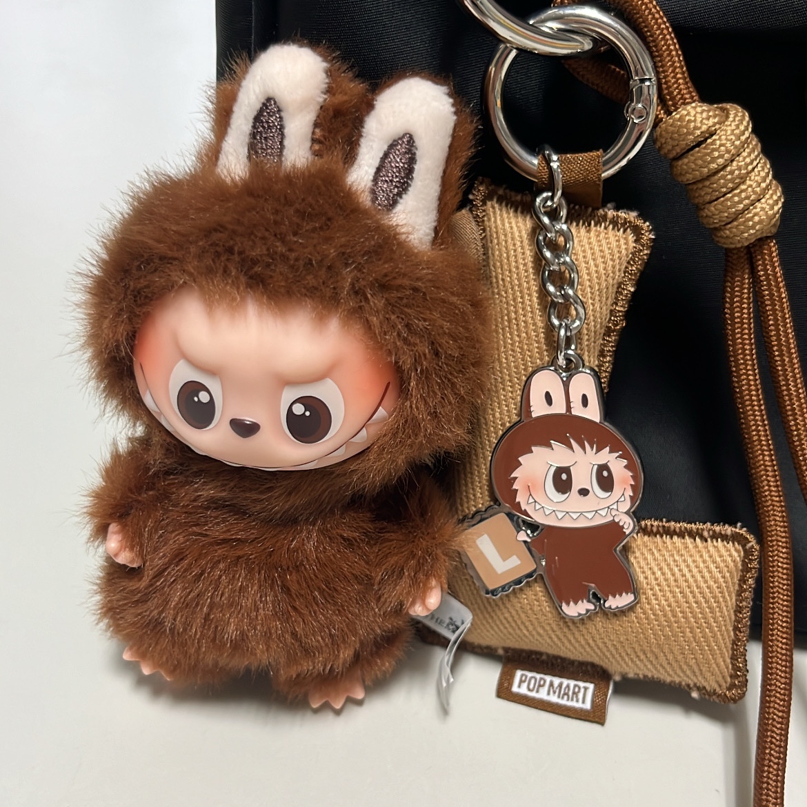 Pop Mart Labubu The Monsters Pin For Love Series Vinyl Plush Pendant Sealed Case (A-M) (1 Blind Box), Pop Mart Labubu The Monsters Pin For Love Series Vinyl Plush Pendant (A-M) L (Opened Case) 착용 스타일