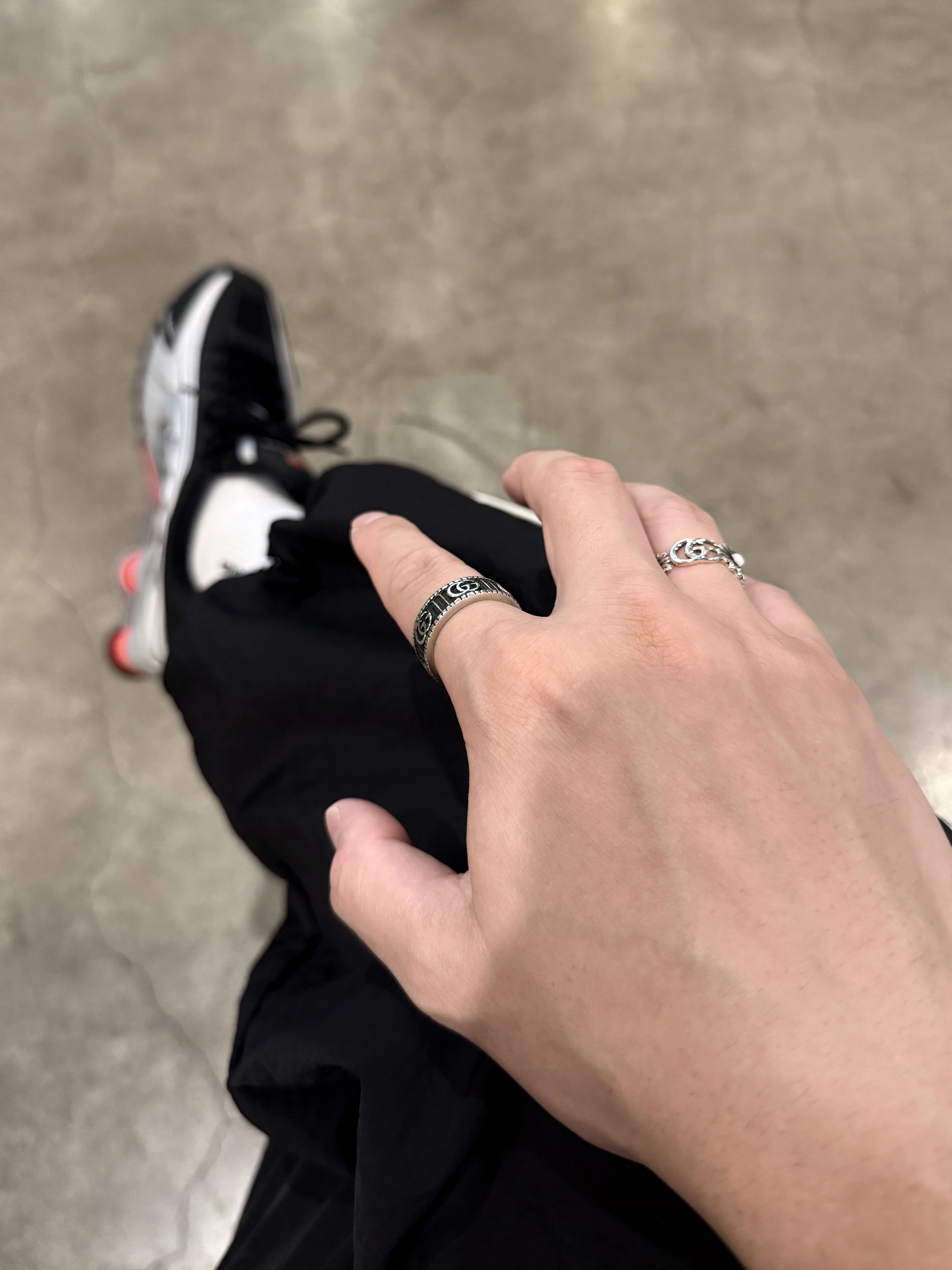 Nike Shox R4 Metallic Silver Red, (W) Gucci GG Marmont Mother Of Pearl Ring 925 Sterling Silver 착용 스타일