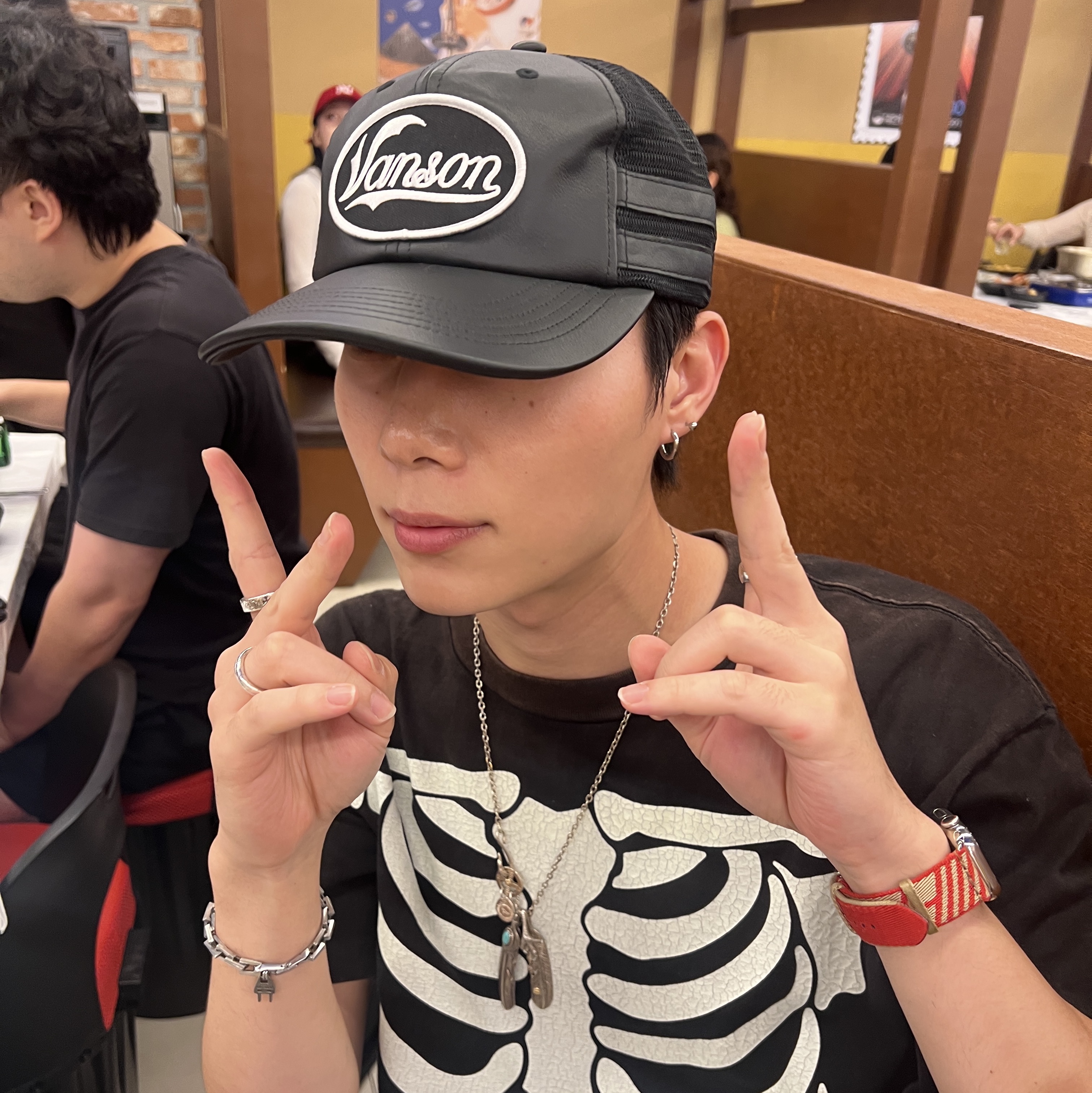 Supreme x Vanson Leathers Mesh Back 6-Panel Black - 25FW 착용 스타일