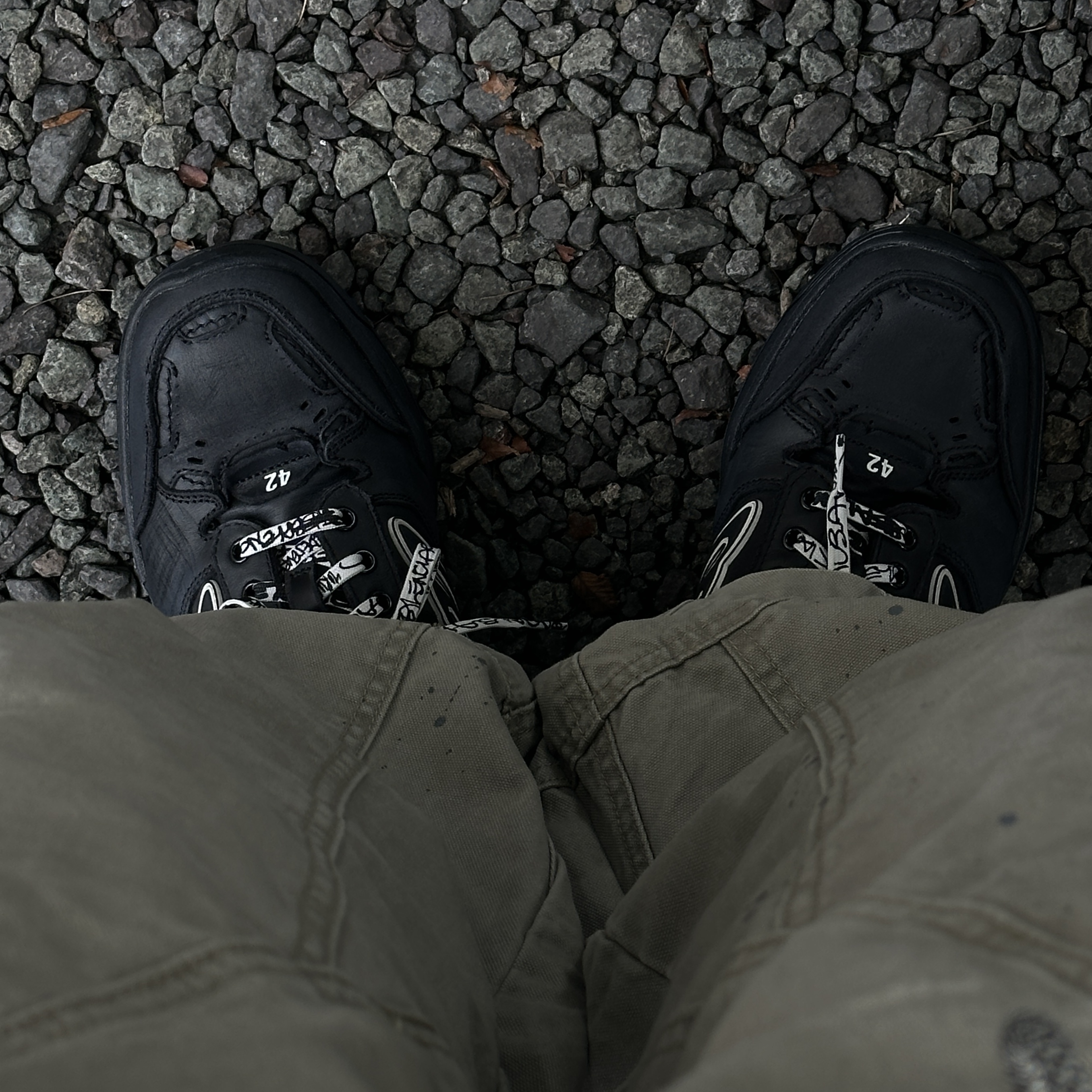 Balenciaga Hamptons Worn Out Sneakers Black 착용 스타일 - 1
