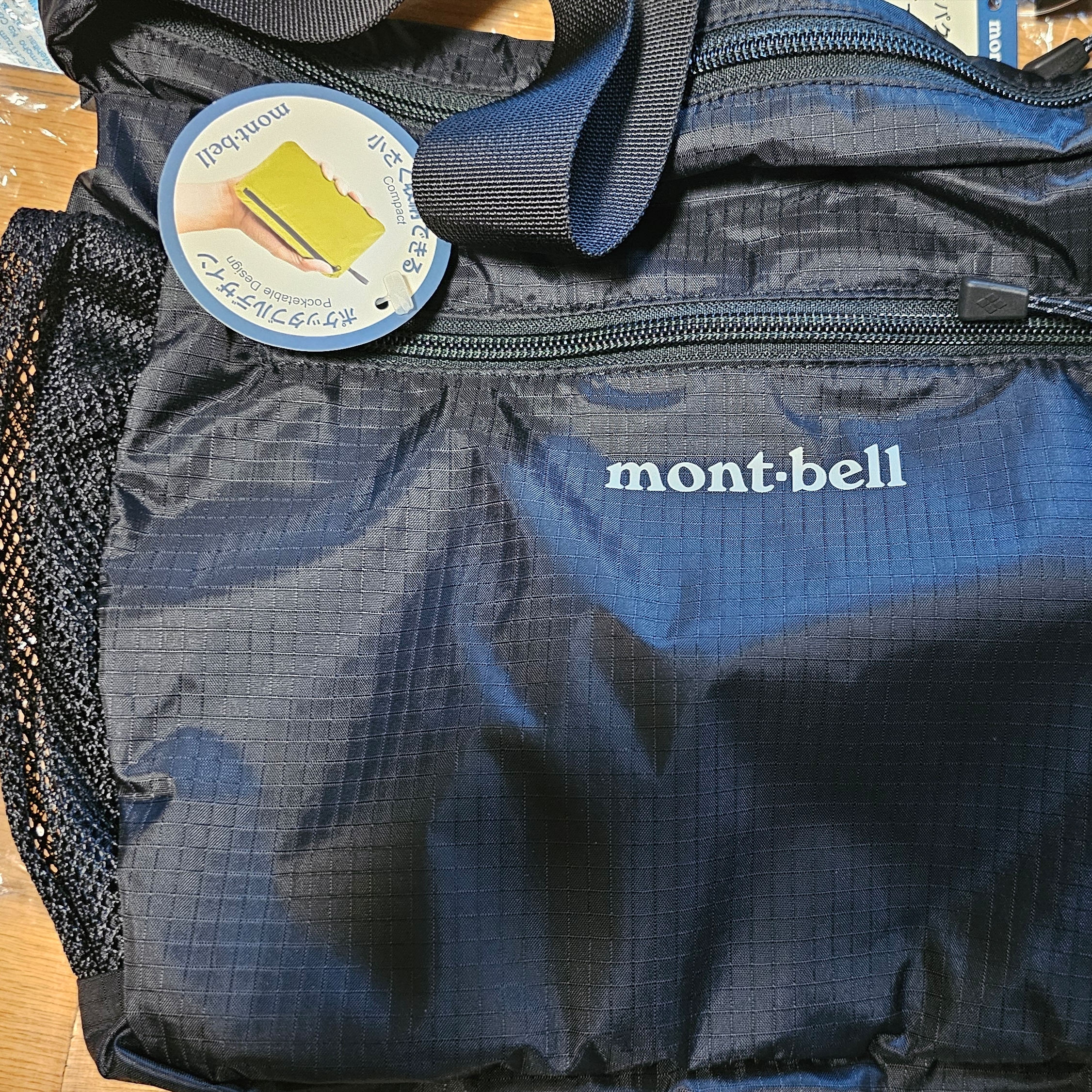 Montbell Pocketable Light Shoulder Bag Small Black 착용 스타일