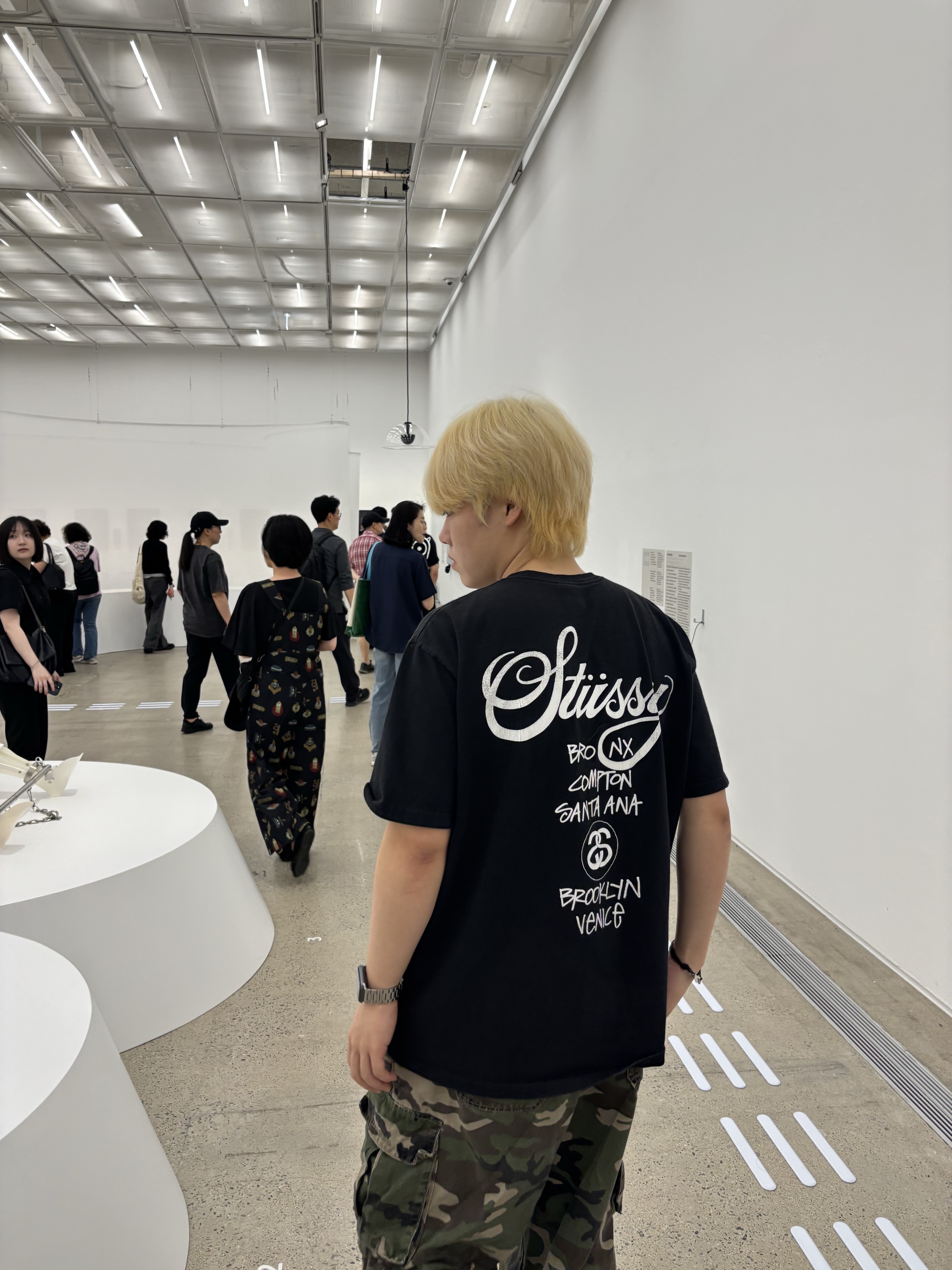 Stussy World Tour T-Shirt Black 2024,2025 착용 스타일