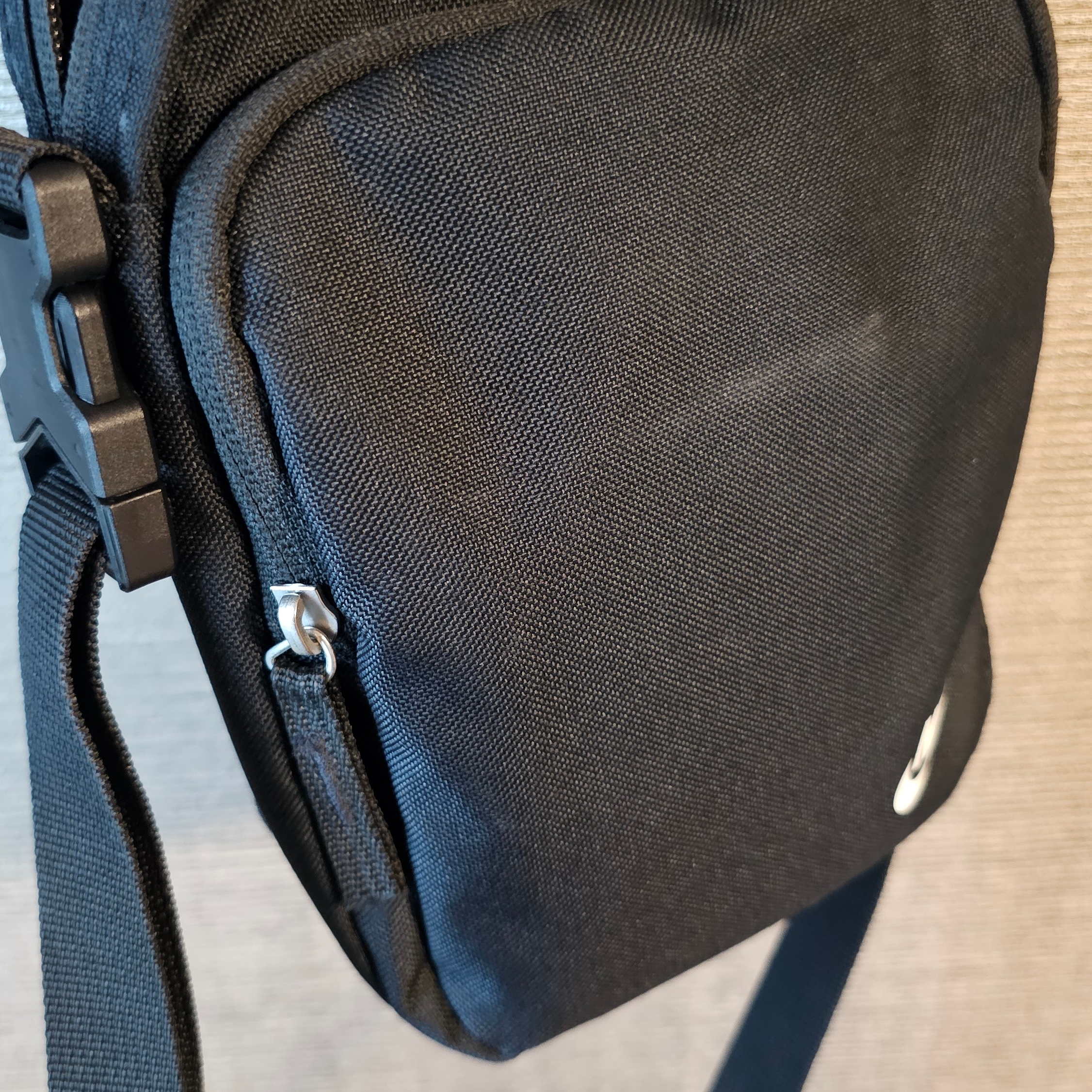 Nike Heritage Crossbody Bag 4L Black 착용 스타일