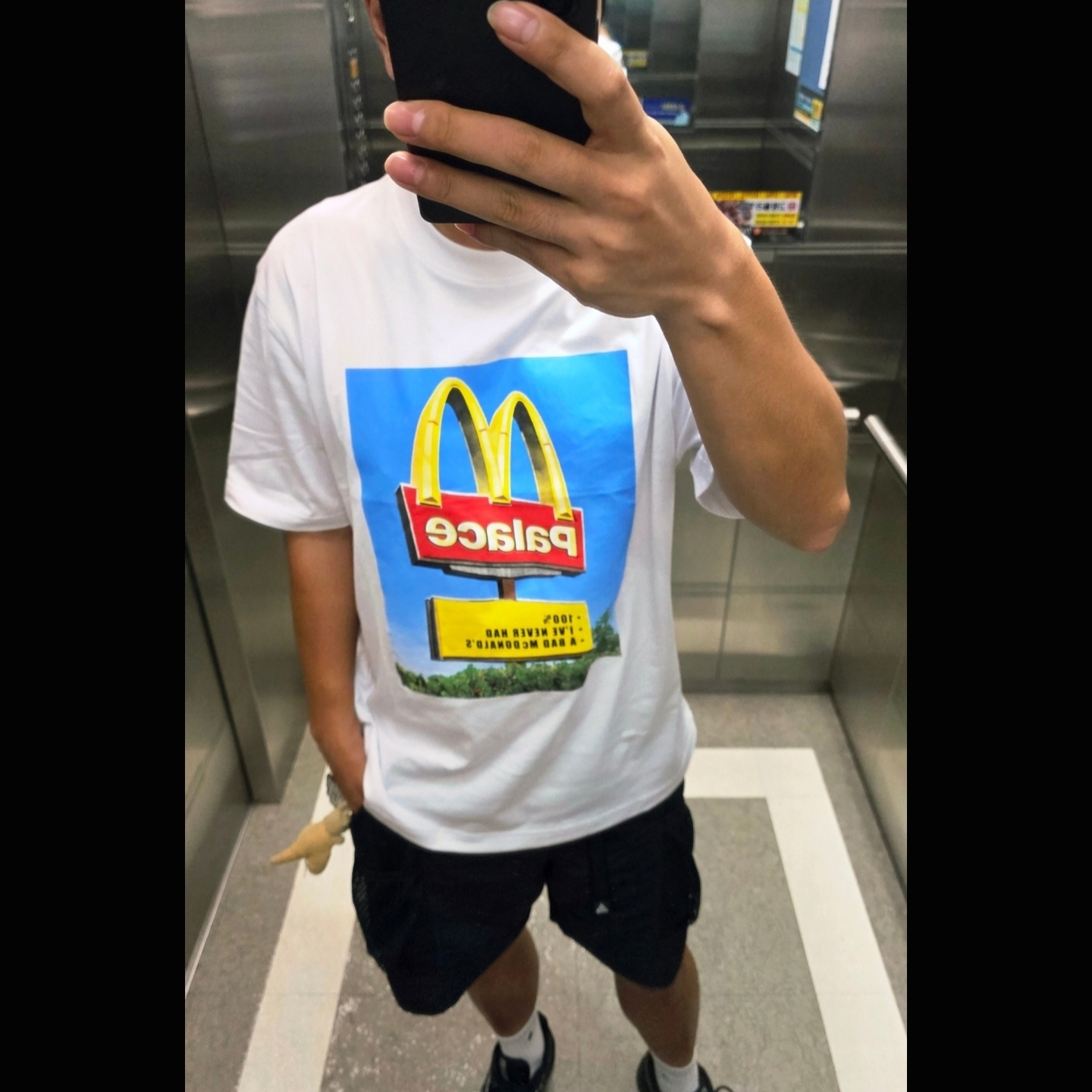 Palace x McDonald's Sign T-Shirt White - 23FW, New Balance 740v2 Black Silver Metallic 착용 스타일 - 4