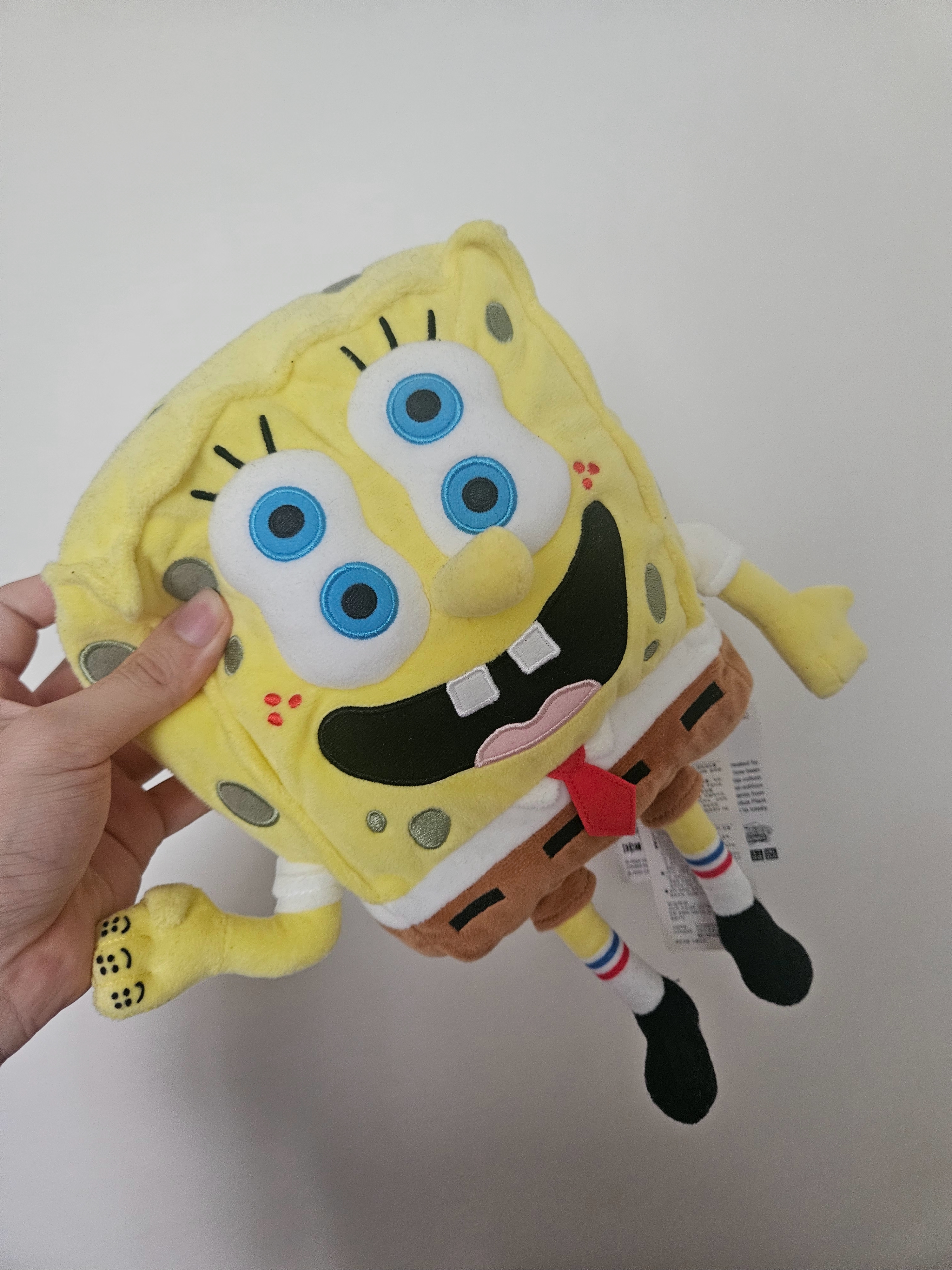 Uniqlo UT x CPFM x SpongeBob Plush Toy SpongeBob 착용 스타일