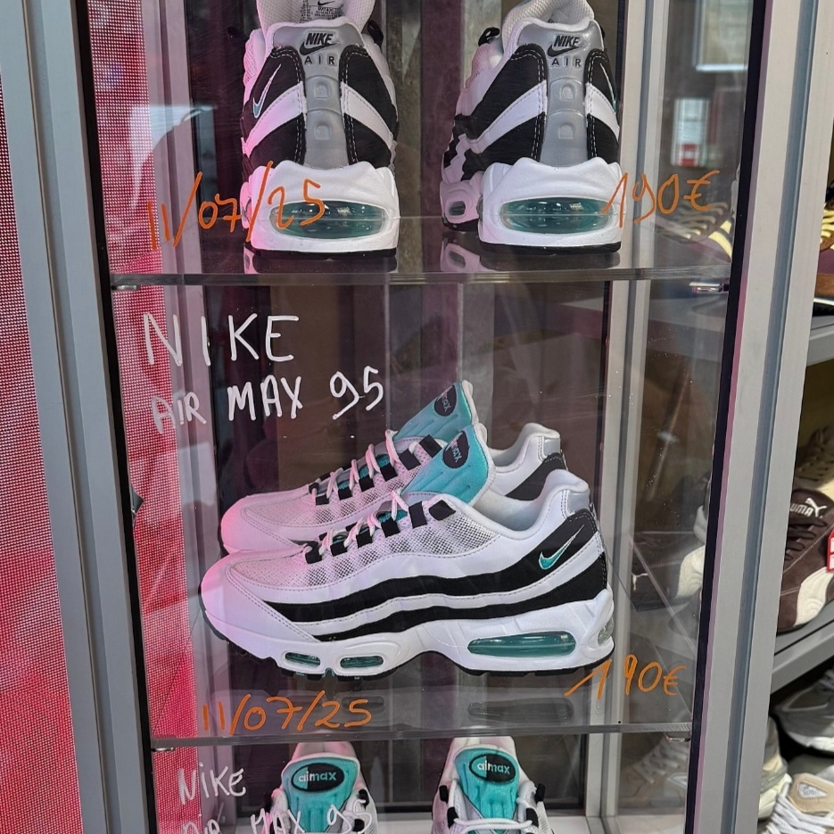 Nike Air Max 95 OG White and Black 착용 스타일