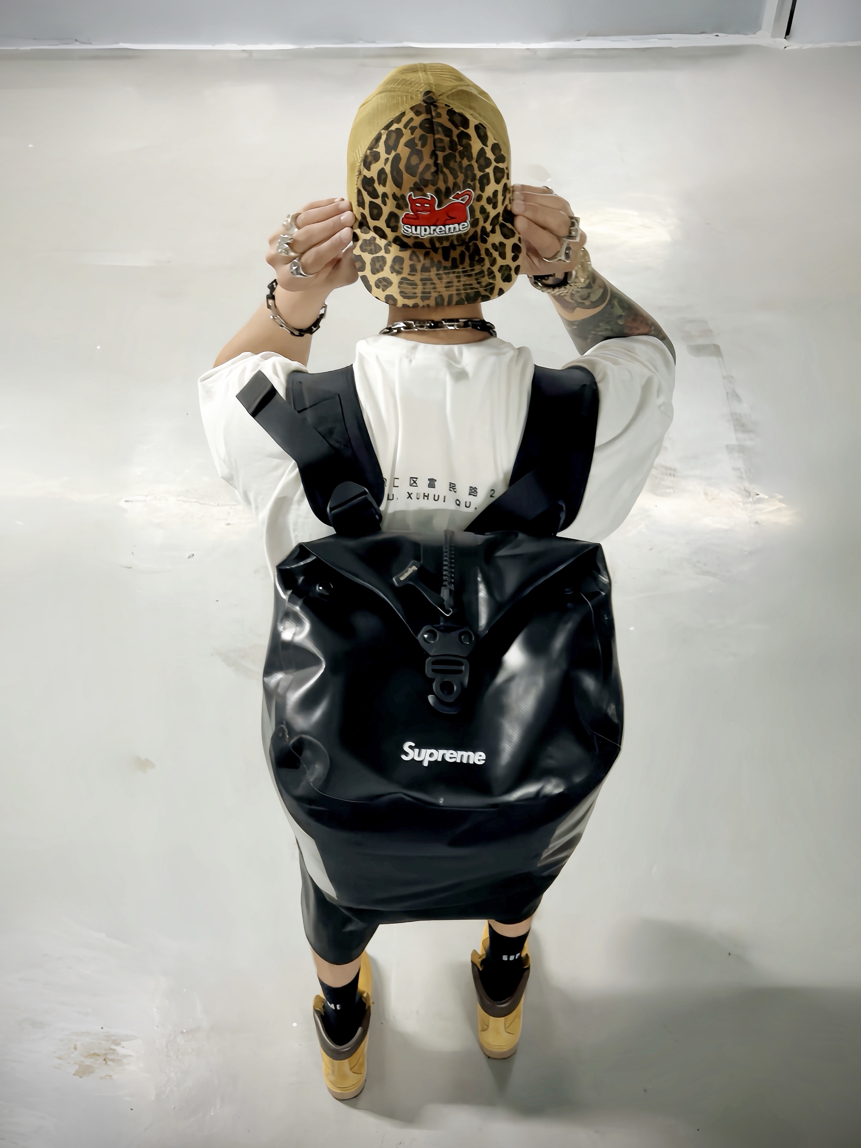 Supreme x Toy Machine Mesh Back 5-Panel Leopard - 24SS, Supreme Shanghai Box Logo T-Shirt White - 24SS 착용 스타일