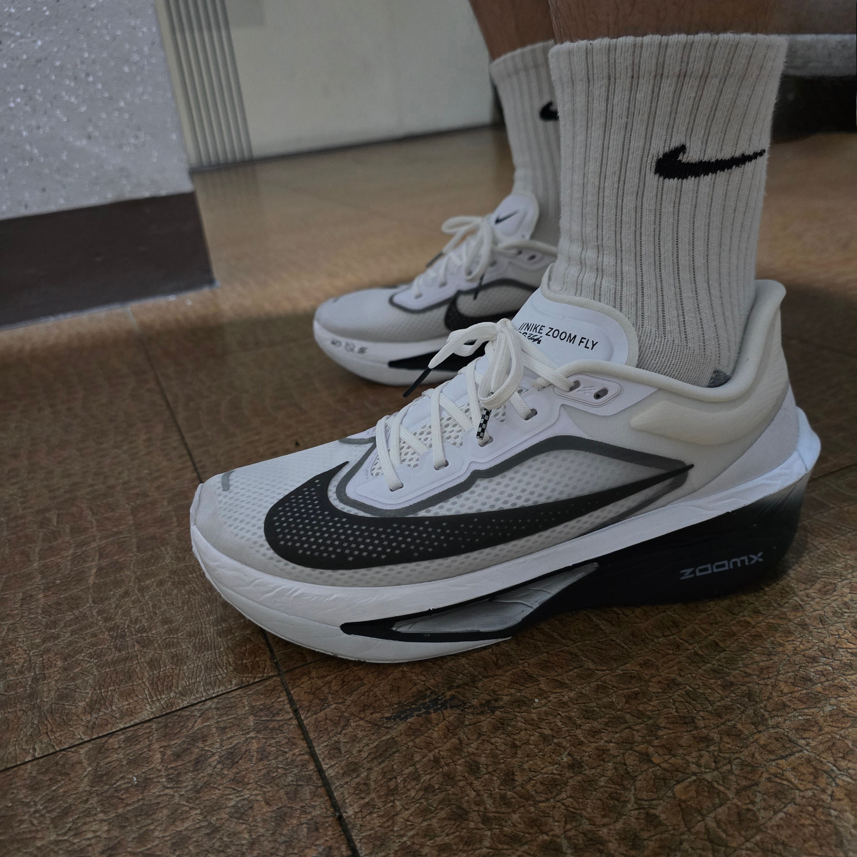 Nike Zoom Fly 6 White Smoke Grey 착용 스타일 - 1