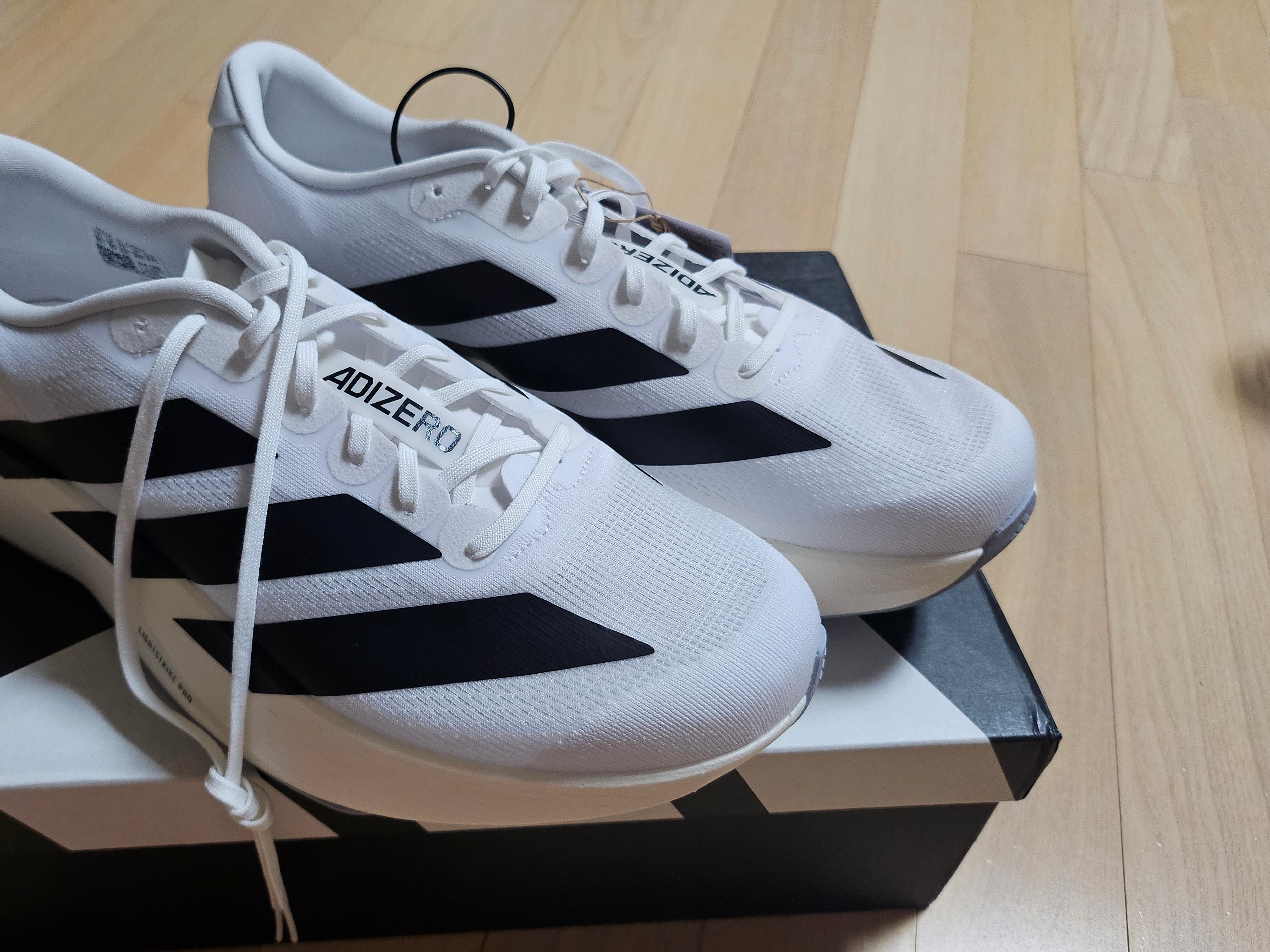 Adidas Adizero EVO SL Cloud White Core Black 착용 스타일 - 1