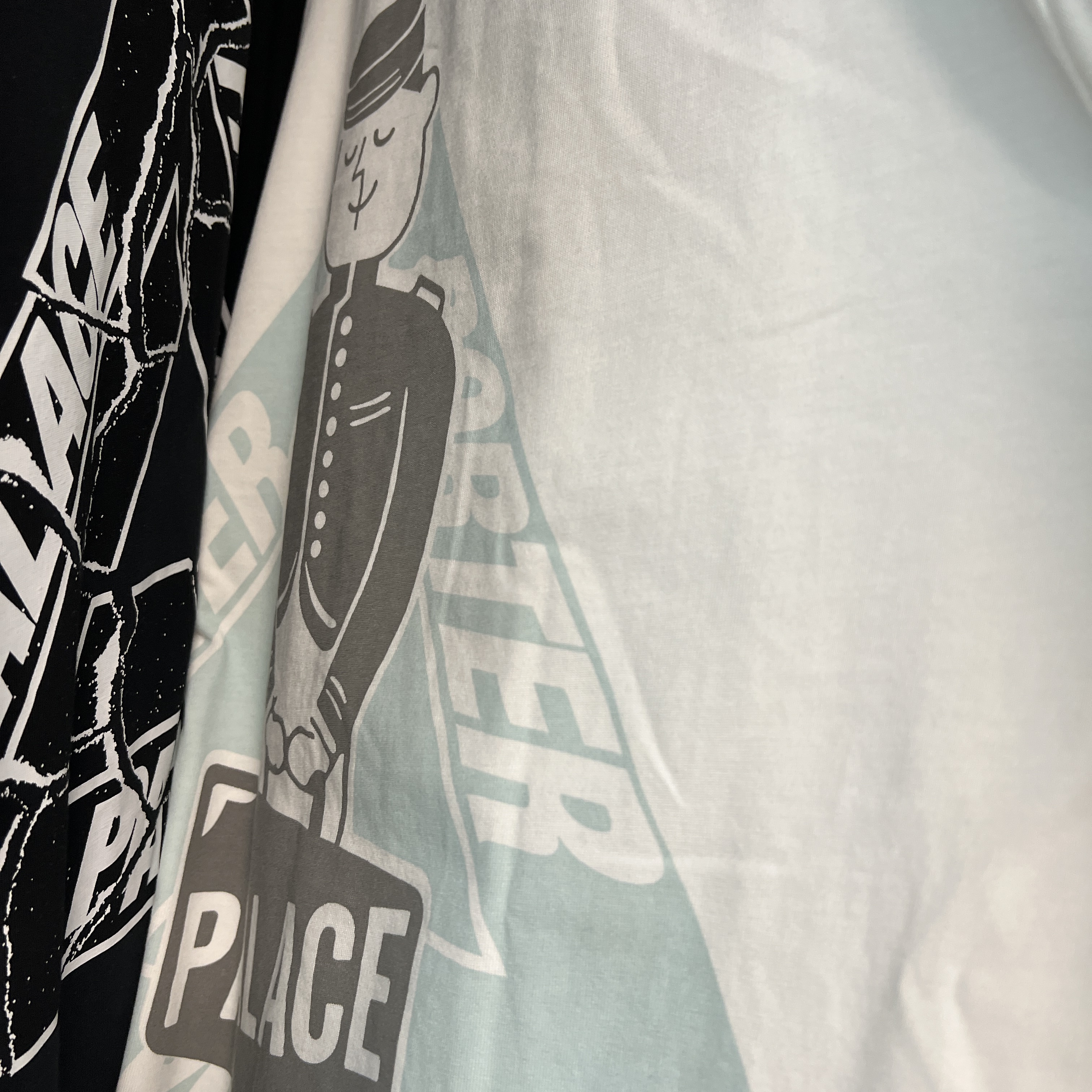 Palace x Porter Tri-Ferg Bell Boy T-Shirt White 착용 스타일