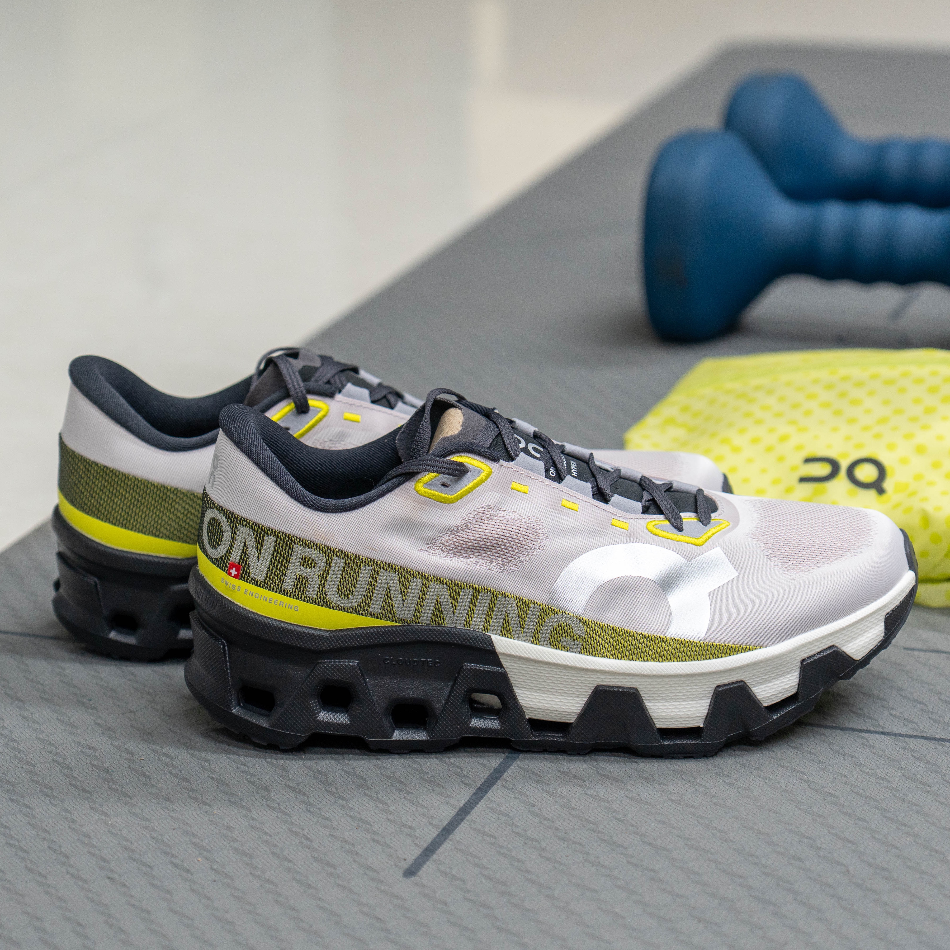 On Running Cloudmonster Hyper Fade Lime 착용 스타일