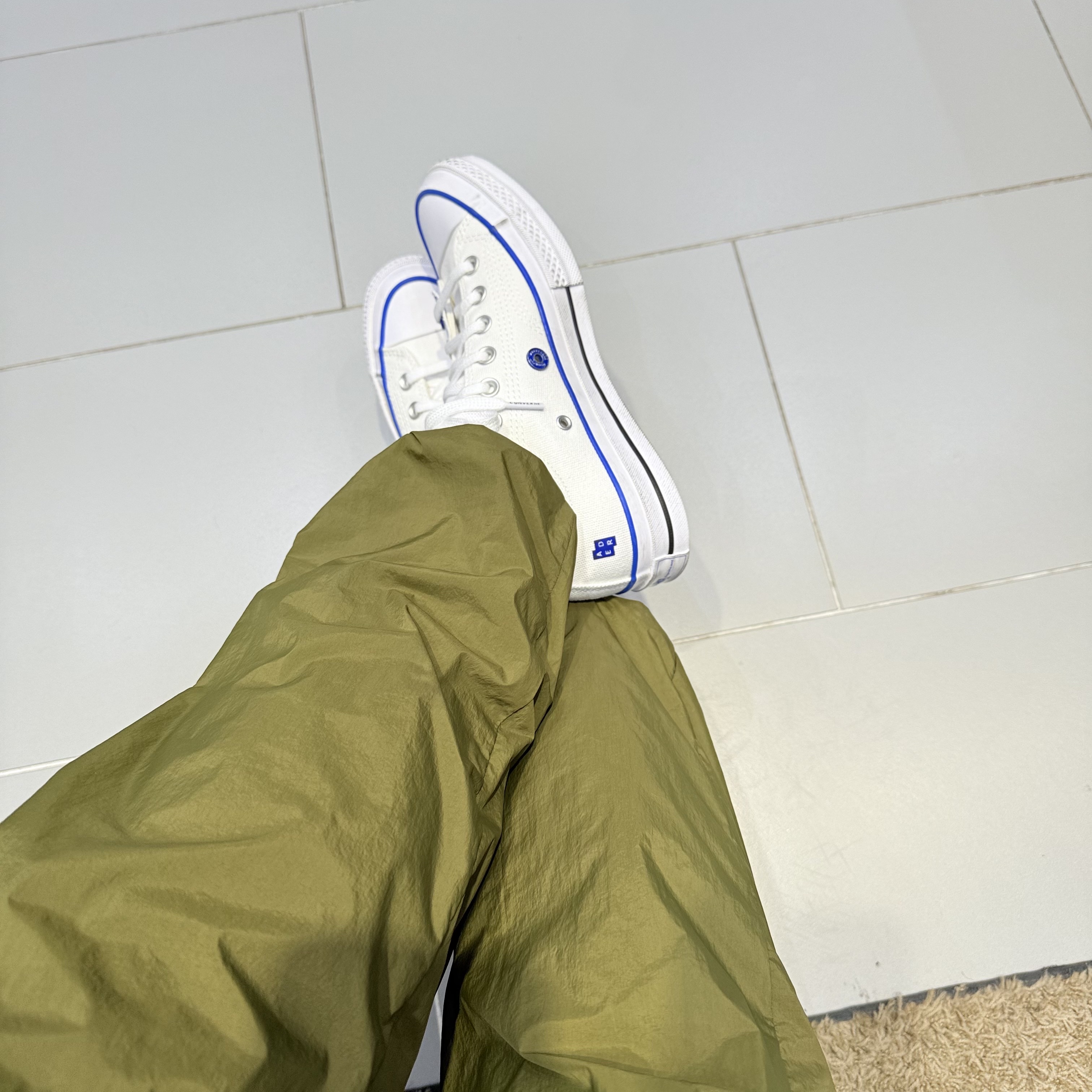 Converse x Ader Error Sig; Chuck 70 Low White Blue 착용 스타일 - 4