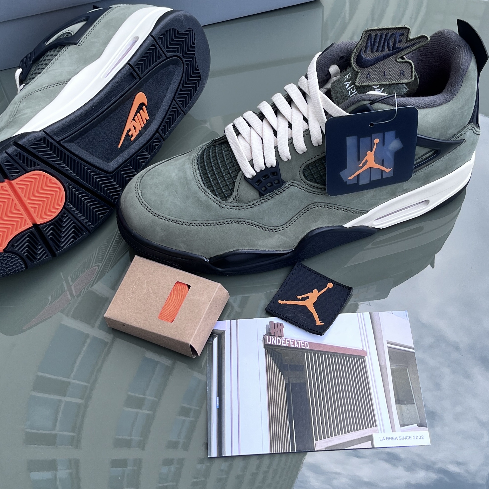Jordan 4 x Undefeated Retro OG SP Deep Green and Clementine 착용 스타일 - 2