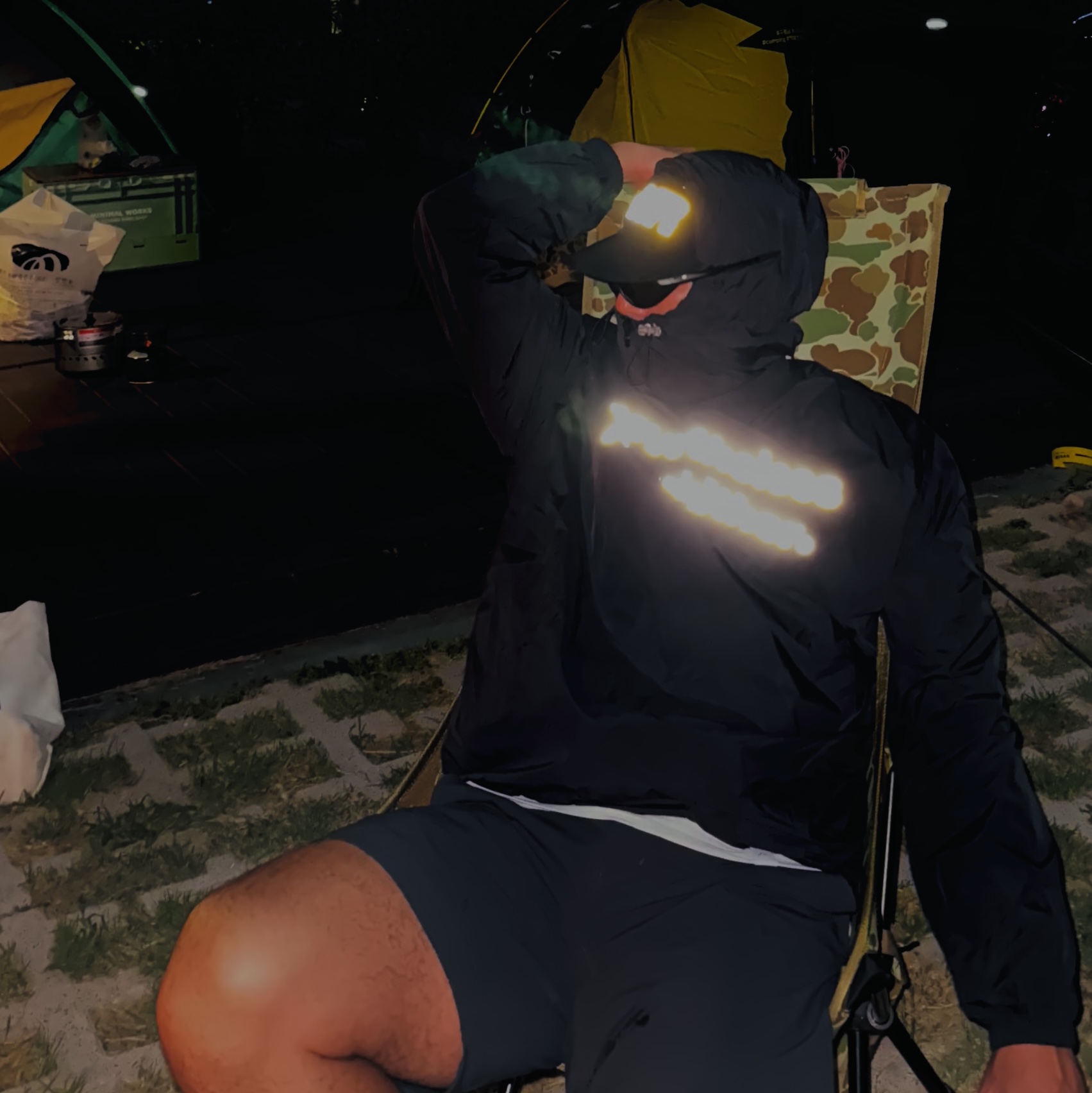 [KREAM 단독] runwhither Windbreaker Jacket Black, [KREAM 단독] runwhither Trail Cap Black 착용 스타일 - 2
