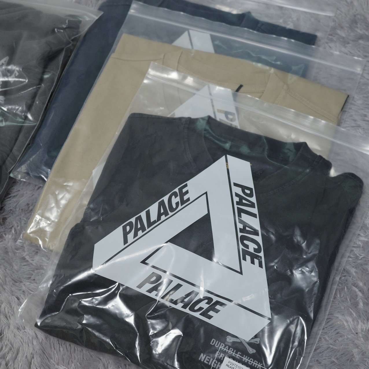 Palace x Neighborhood Skull Zip Hood Charcoal Tif - 25FW, Palace x Neighborhood Pocket T-Shirt Black - 25FW 착용 스타일 - 2