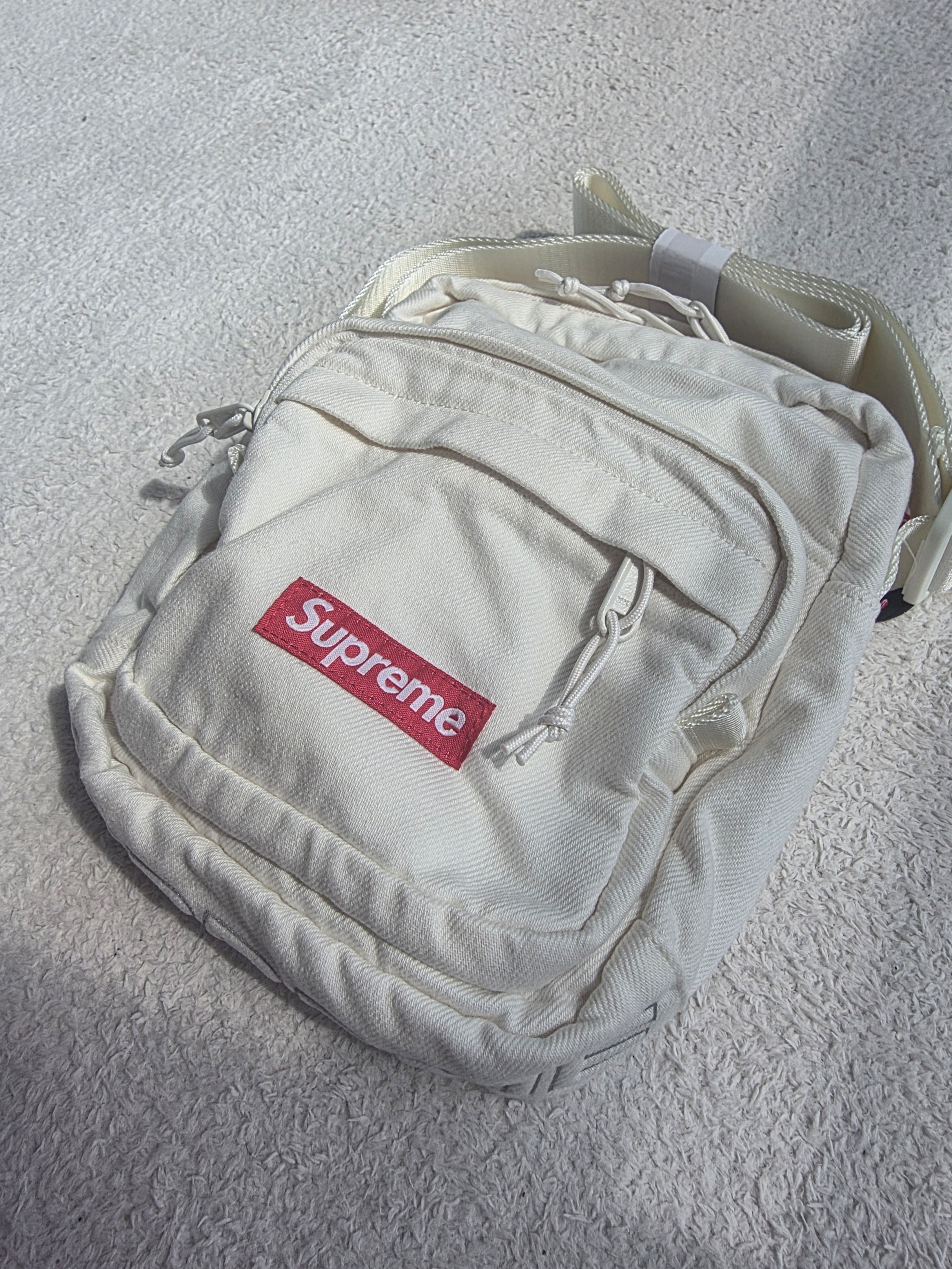 Supreme Denim Shoulder Bag White - 25FW, YESEYESEE Basal 5 Pockets Denim Shorts Cream 착용 스타일 - 1
