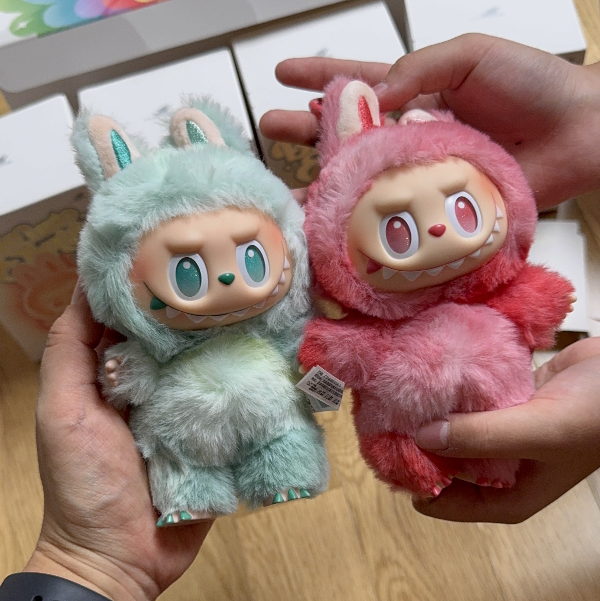Pop Mart Labubu The Monsters Highlight Series Sealed Case (6 Blind Boxes) 착용 스타일