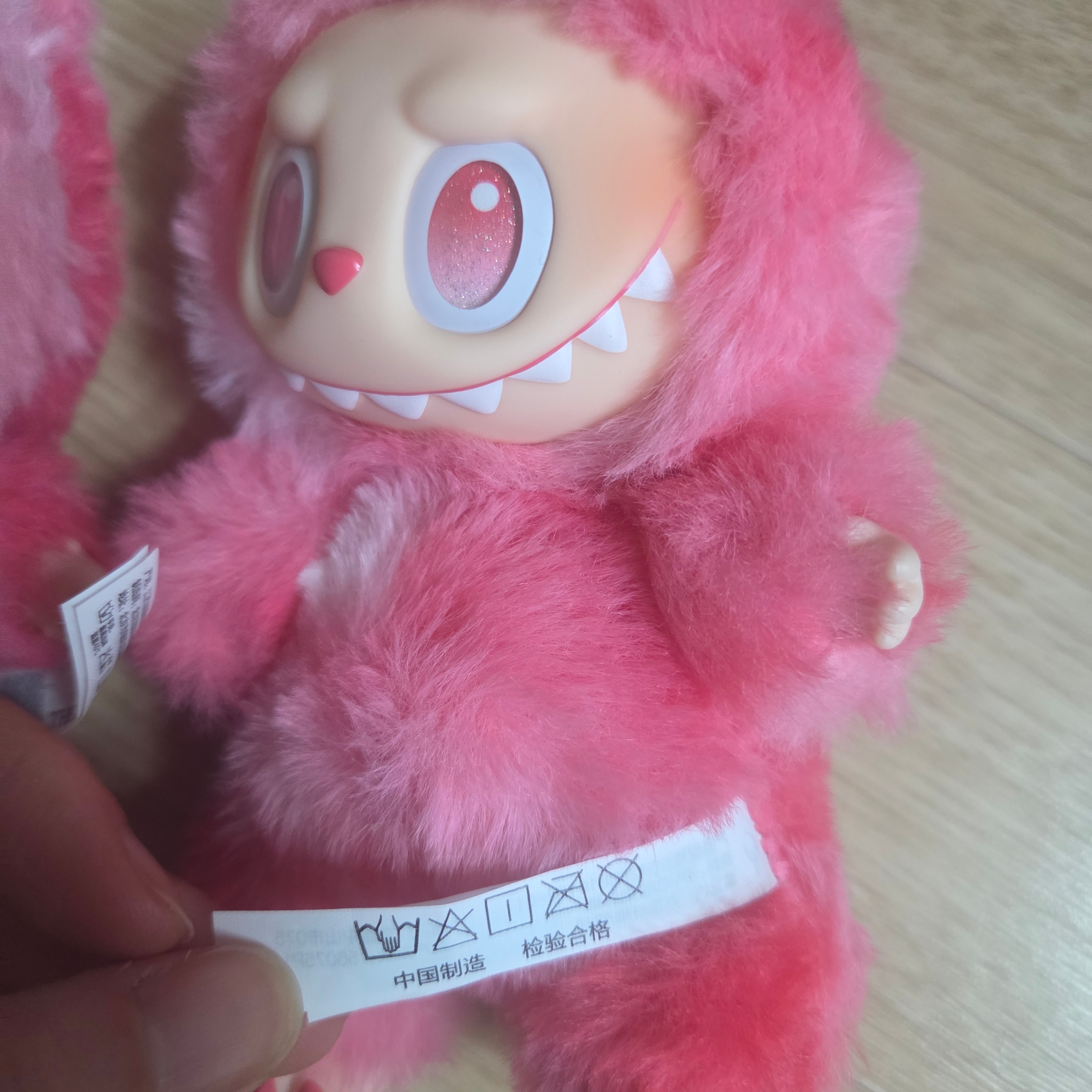 Pop Mart Labubu The Monsters Highlight Series Love Keyring (Opened Case) 착용 스타일