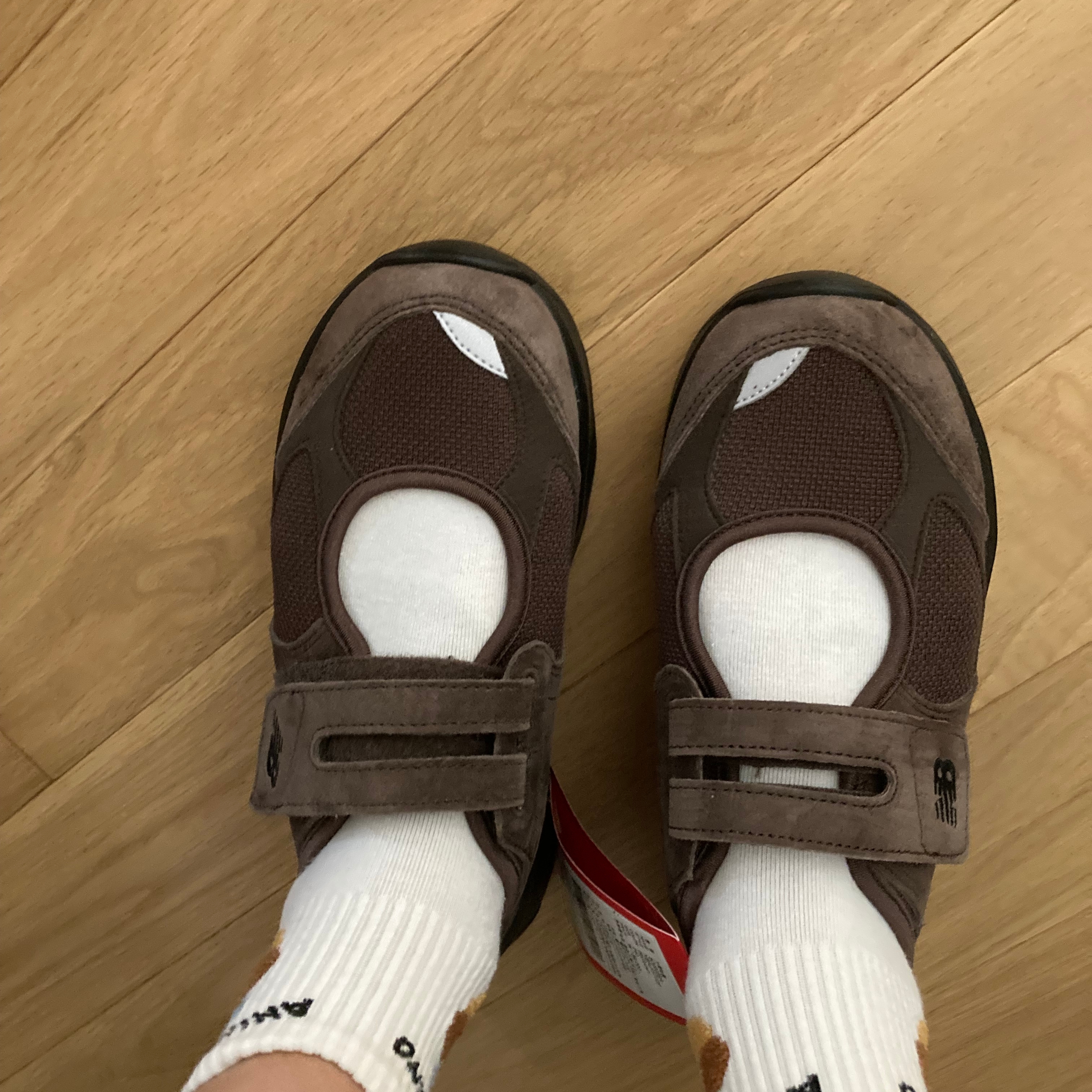 (W) New Balance Breeze SD2203 Brown 착용 스타일 - 1
