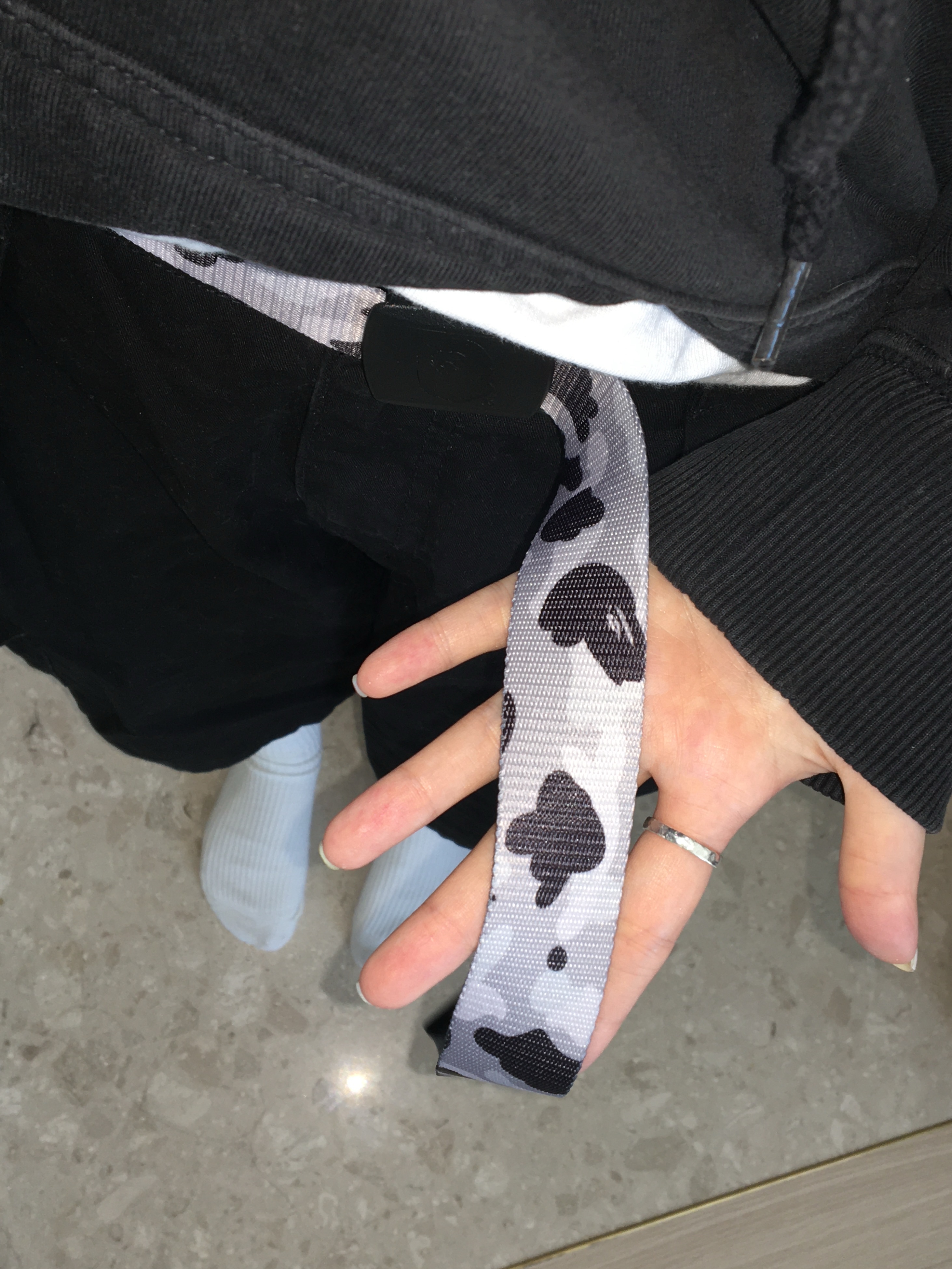 Stussy 8 Ball Hoodie Black - 21FW, BAPE Tree Edge Camo GI Belt White 착용 스타일 - 2