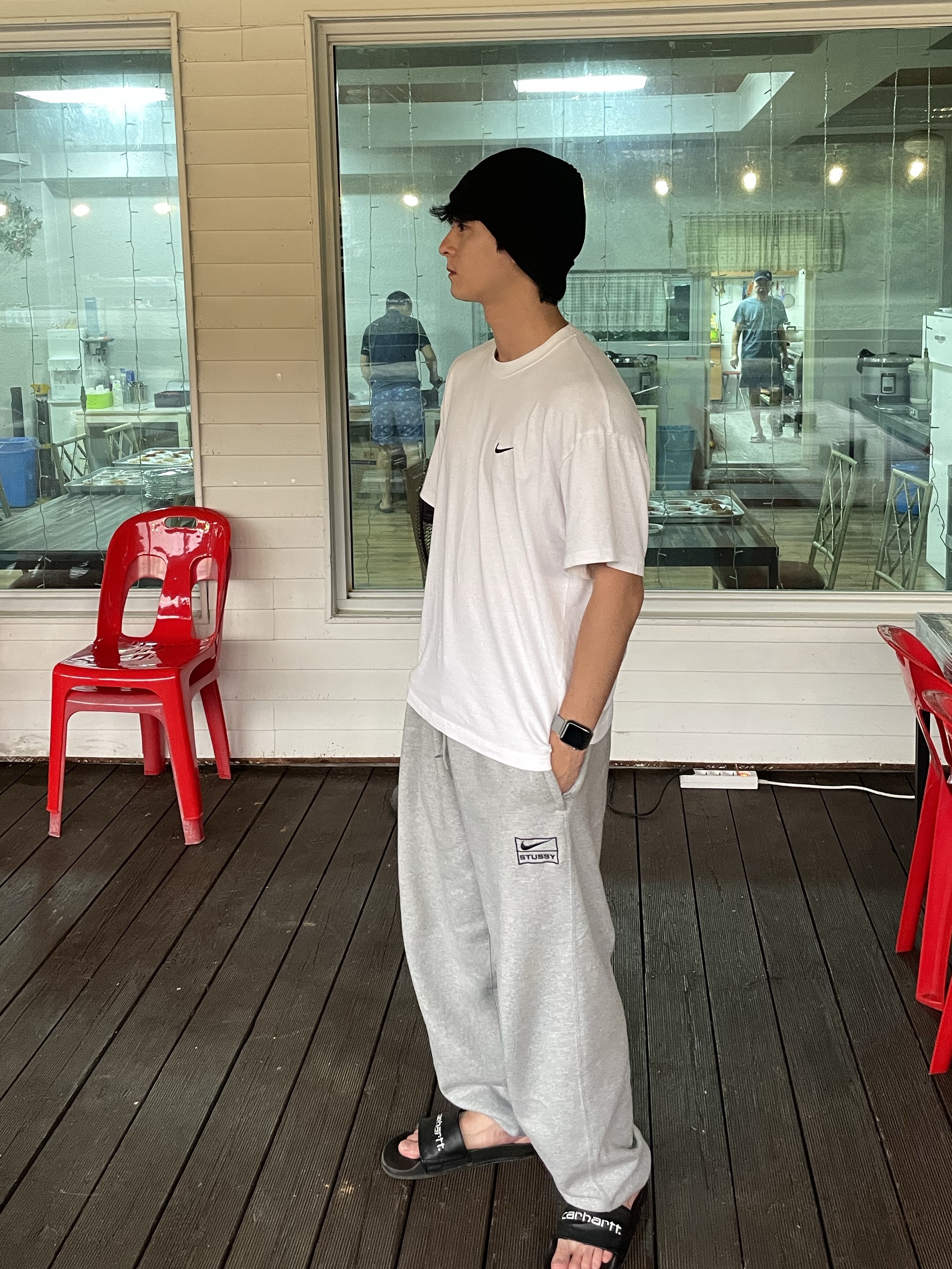 Nike x Stussy NRG Fleece Pants Dark Grey Heather (DO9340-063), Supreme Overdyed Beanie Black 착용 스타일 - 1