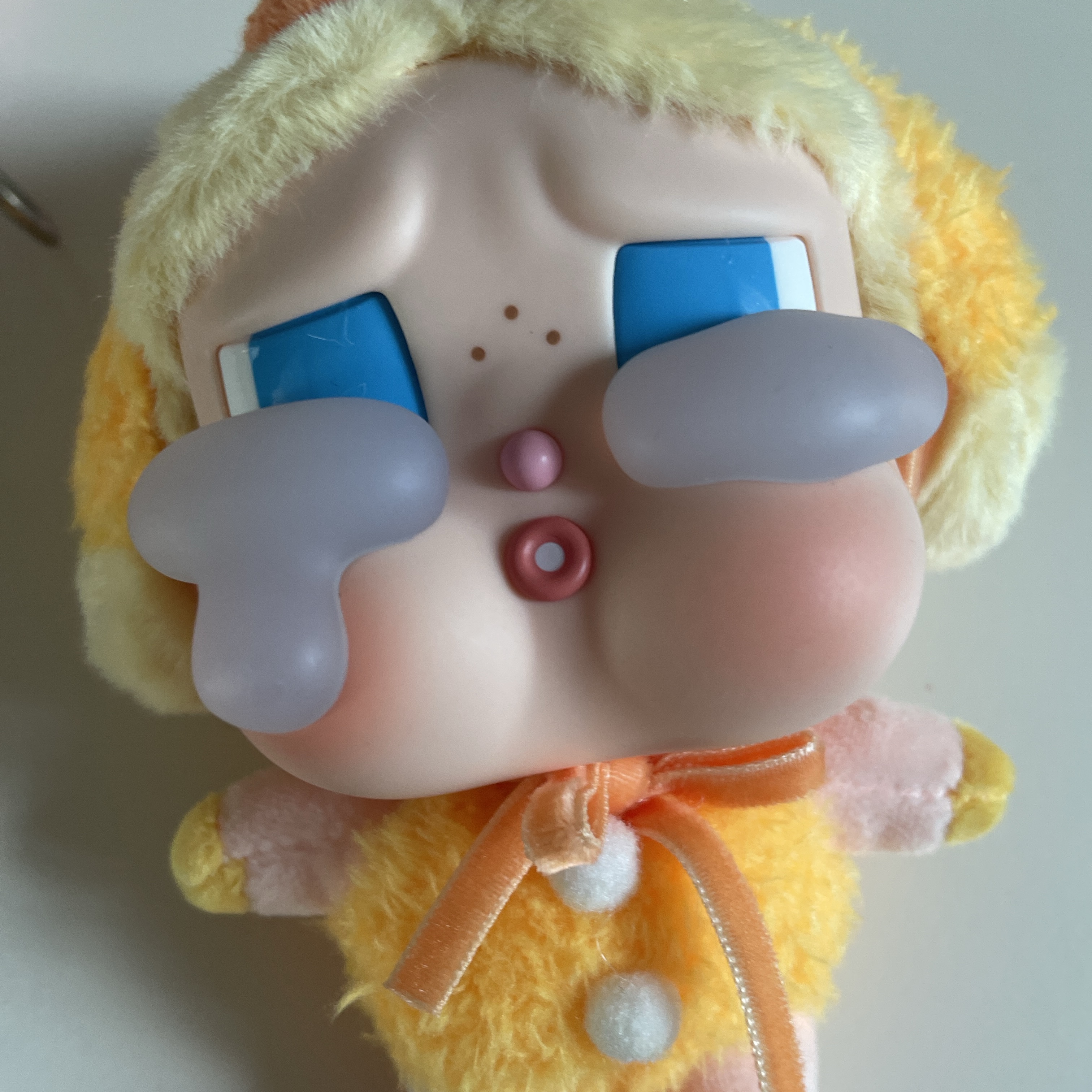 Pop Mart Crybaby Crying Again Series Plush Keyring Duck You (Opened Case) 착용 스타일