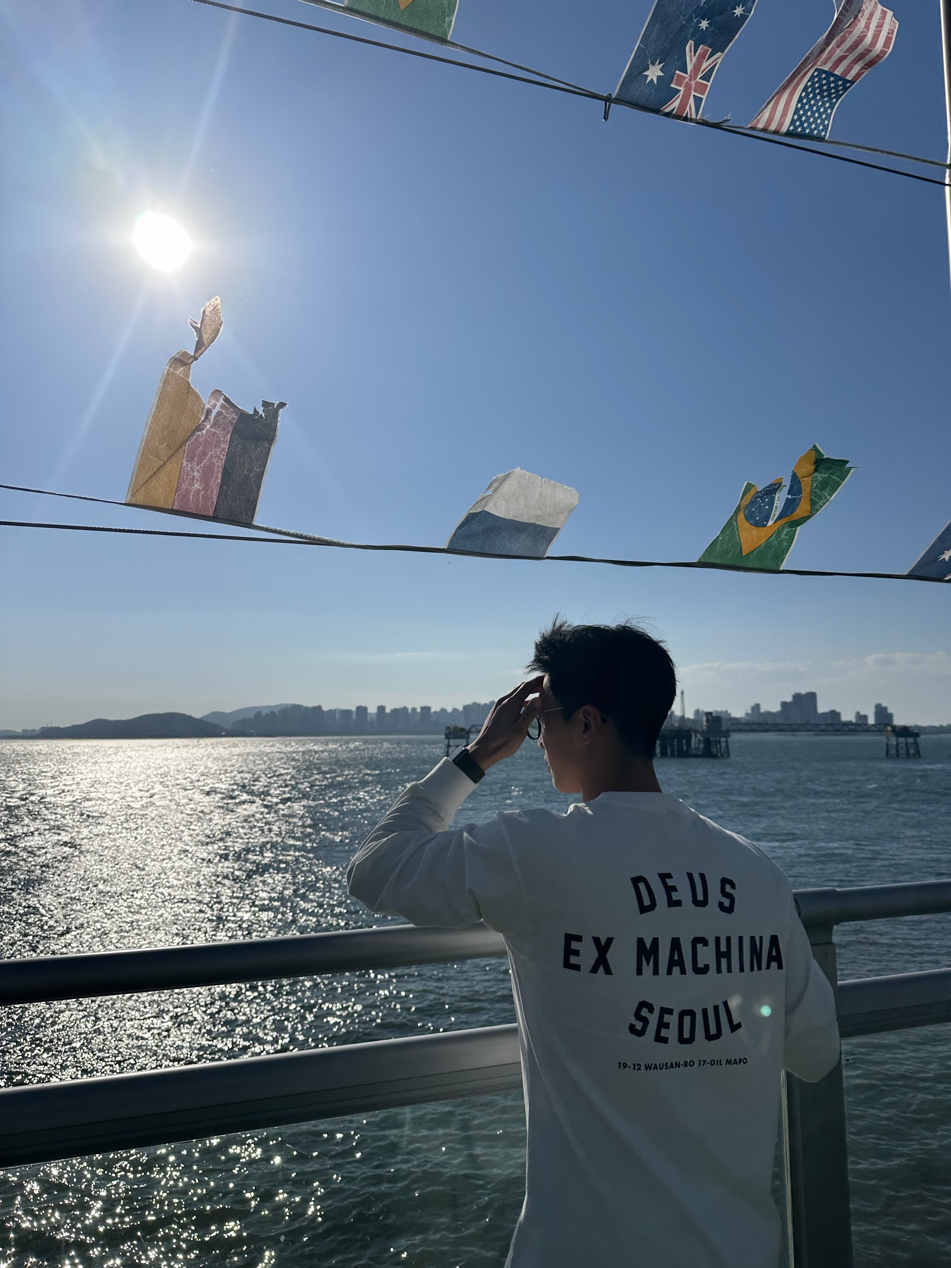 Deus Ex Machina Seoul College Long Sleeve T-Shirt White 착용 스타일