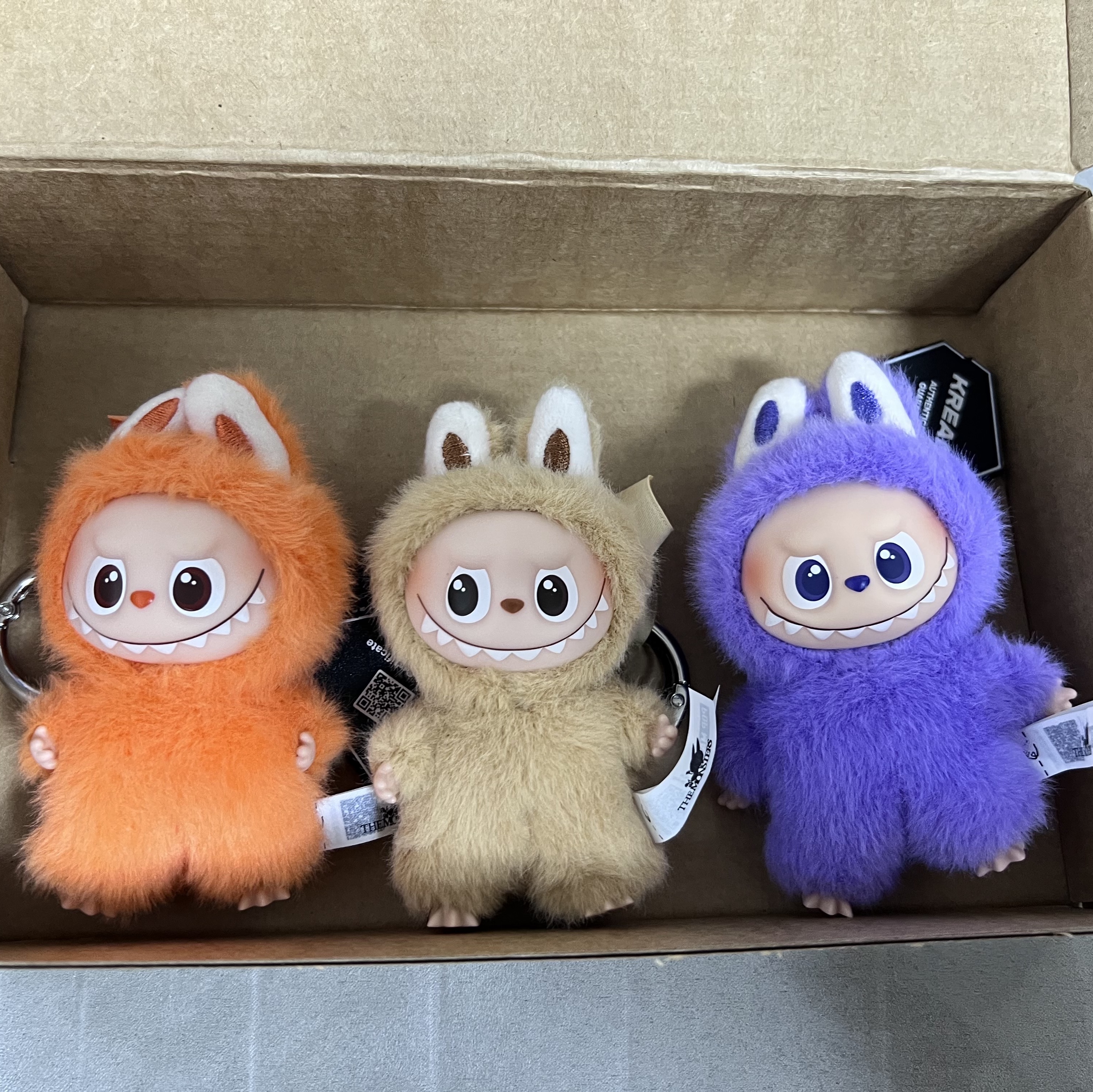 Pop Mart Labubu The Monsters Pin For Love Series Vinyl Plush Pendant (N-Z) Z (Opened Case), Pop Mart Labubu The Monsters Pin For Love Series Vinyl Plush Pendant (N-Z) T (Opened Case) 착용 스타일