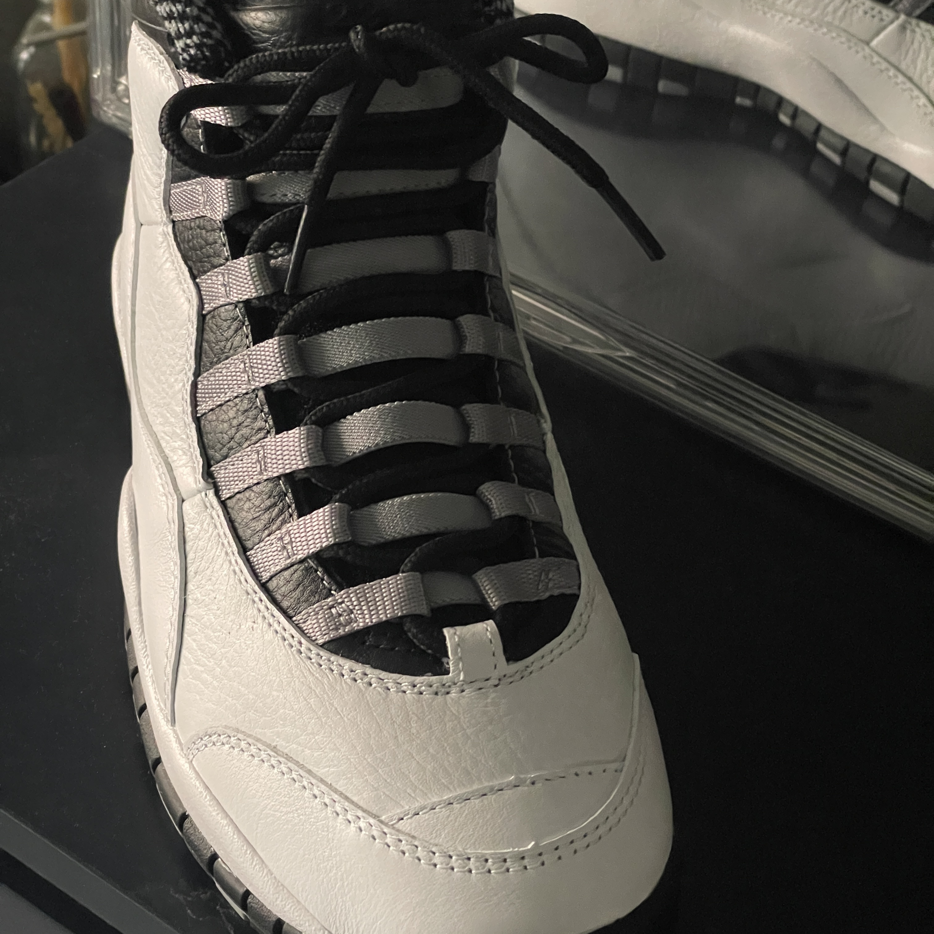 Jordan 10 Retro Light Steel Grey 착용 스타일 - 3