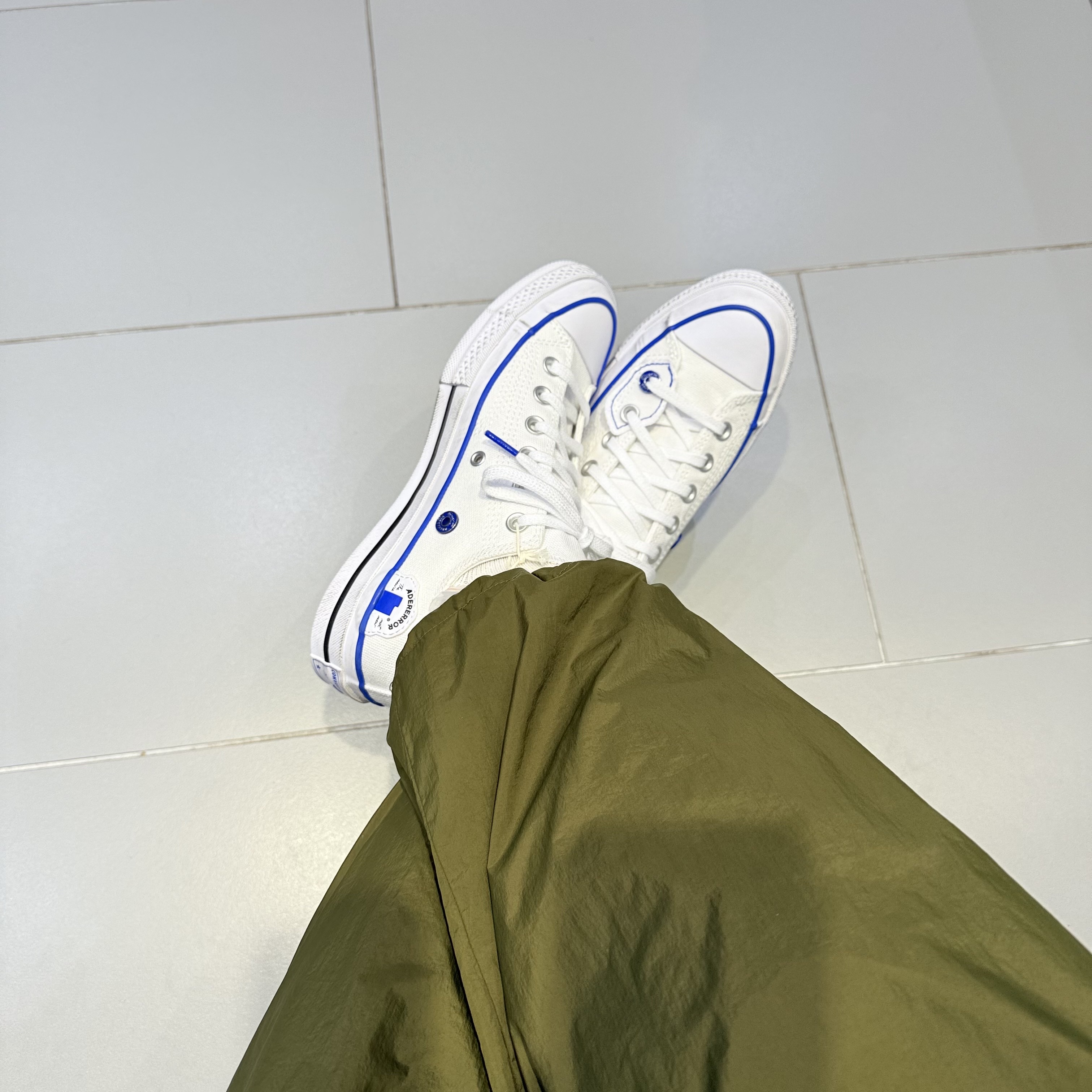 Converse x Ader Error Sig; Chuck 70 Low White Blue 착용 스타일 - 3