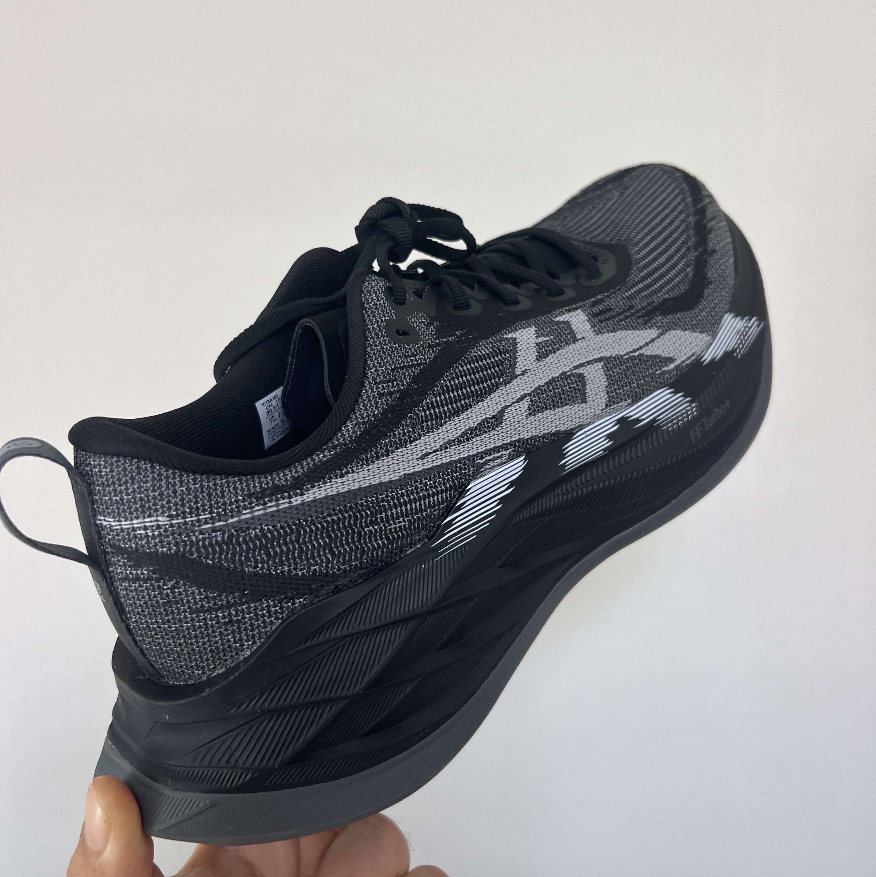 Asics Superblast 2 Black White 착용 스타일 - 2