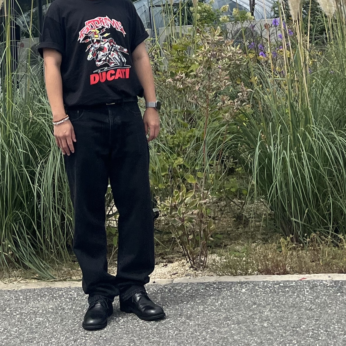 Supreme x Ducati Bike T-Shirt Black - 24SS, Kinchi Shower - 808 (a) Black 착용 스타일