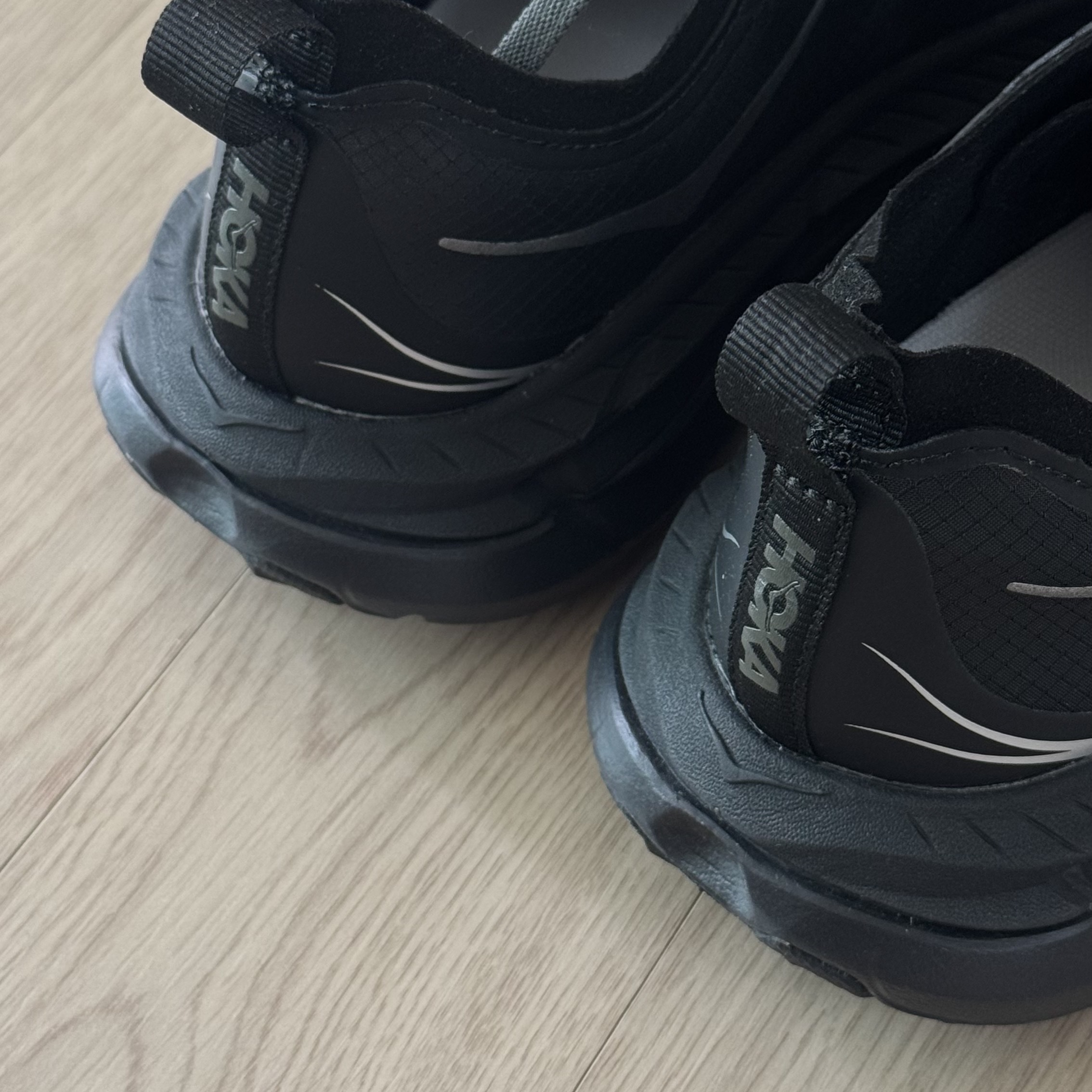 Hoka Mafate Speed 4 Lite Black Outer Orbit 착용 스타일 - 2
