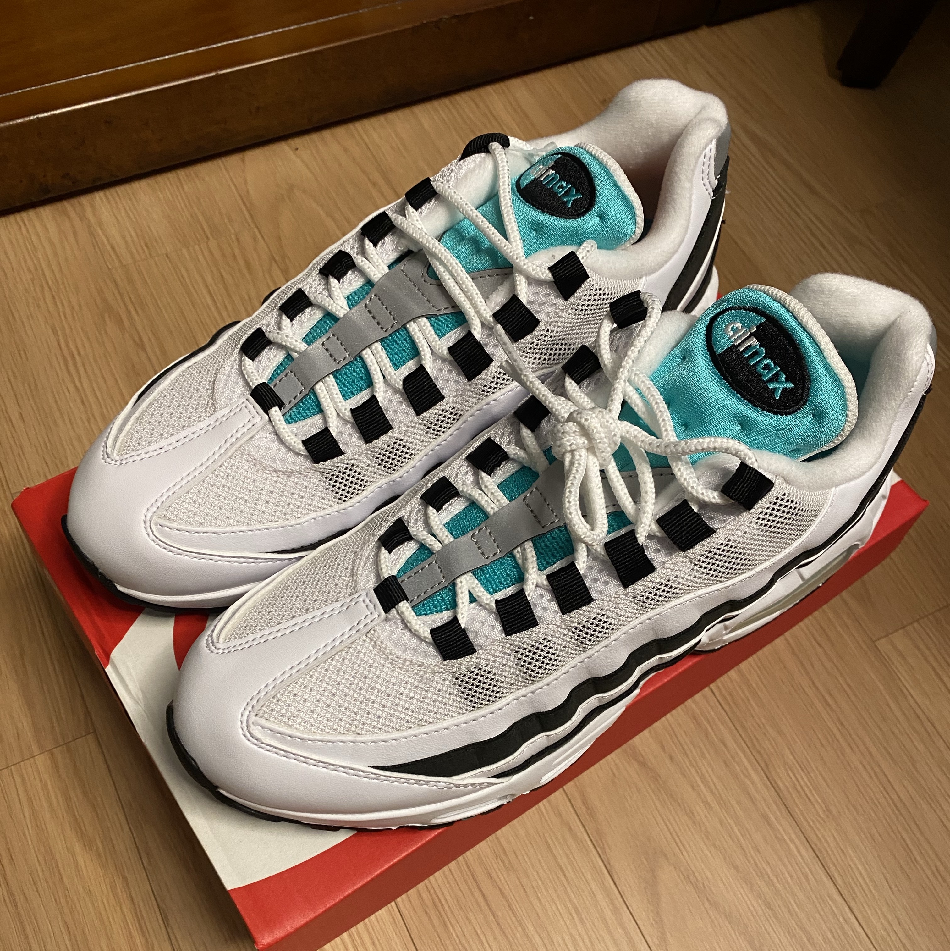 Nike Air Max 95 OG White and Black 착용 스타일